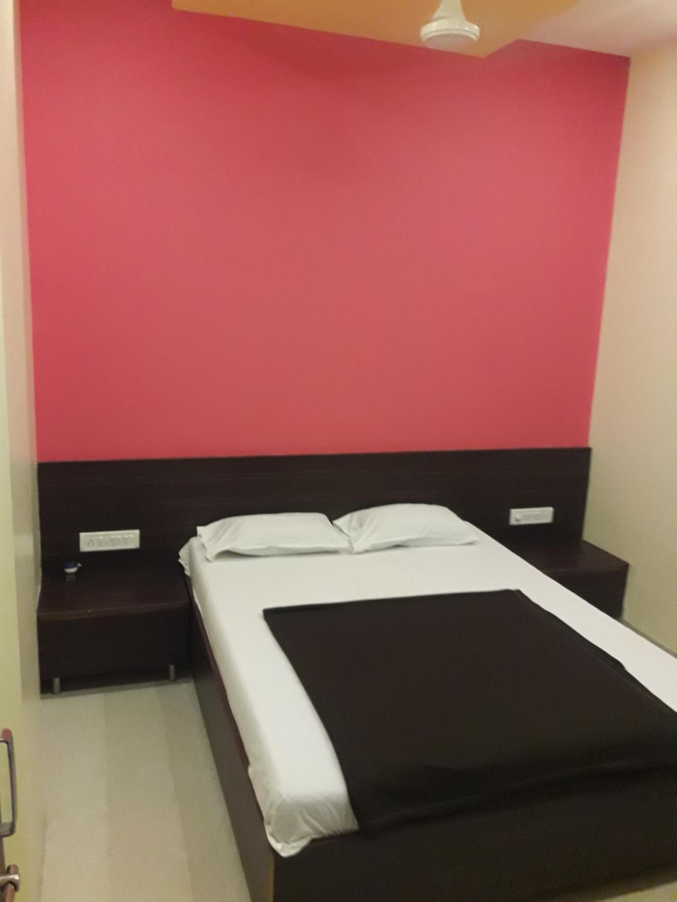 Double Bed Non AC - Photo 1