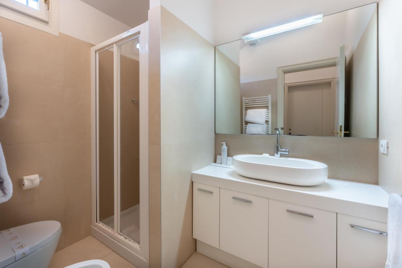 Superior Three-Bedroom Apartment with Terrace - Split Level photo 2