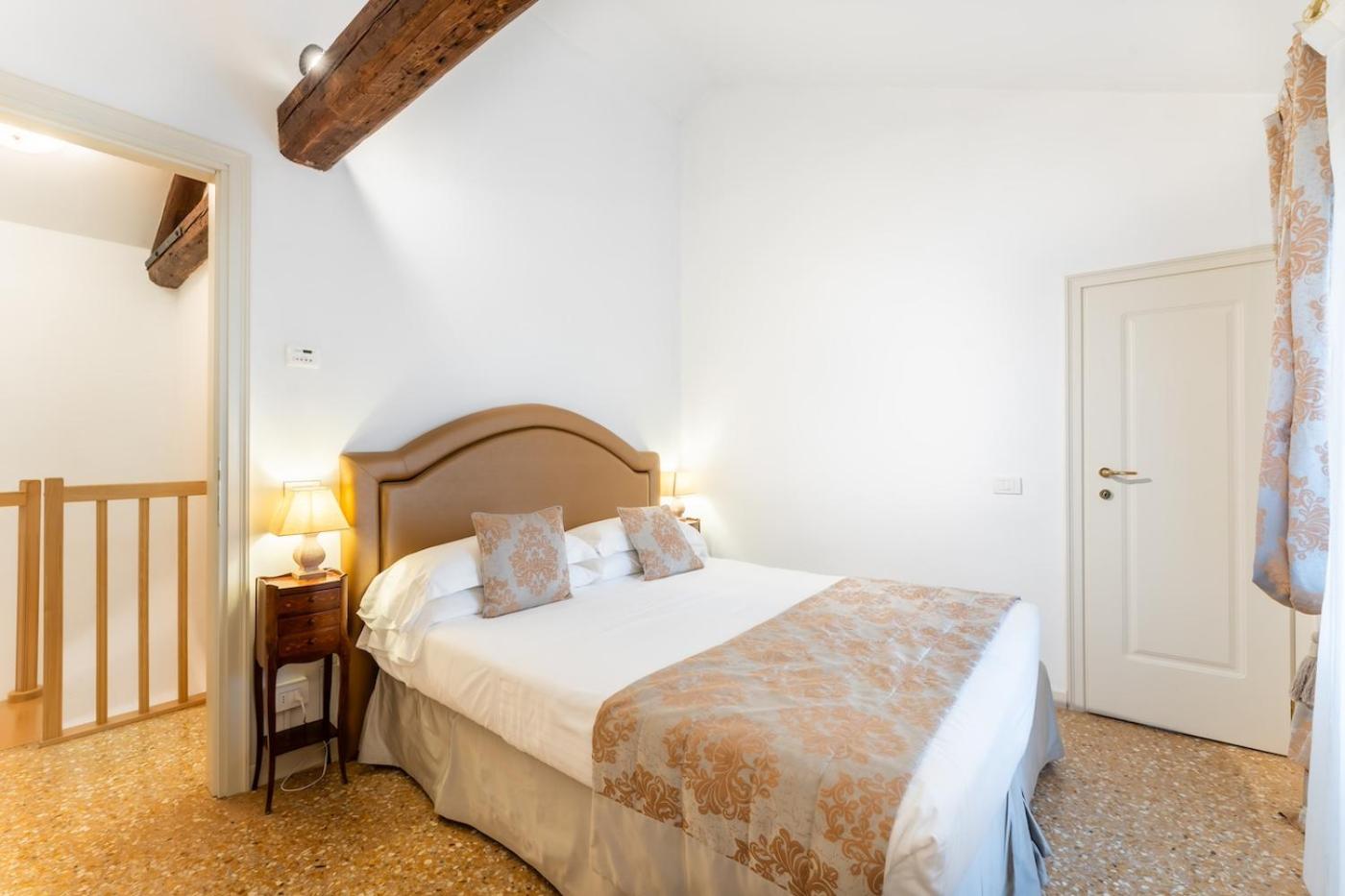 Superior Three-Bedroom Apartment with Terrace - Split Level photo 3