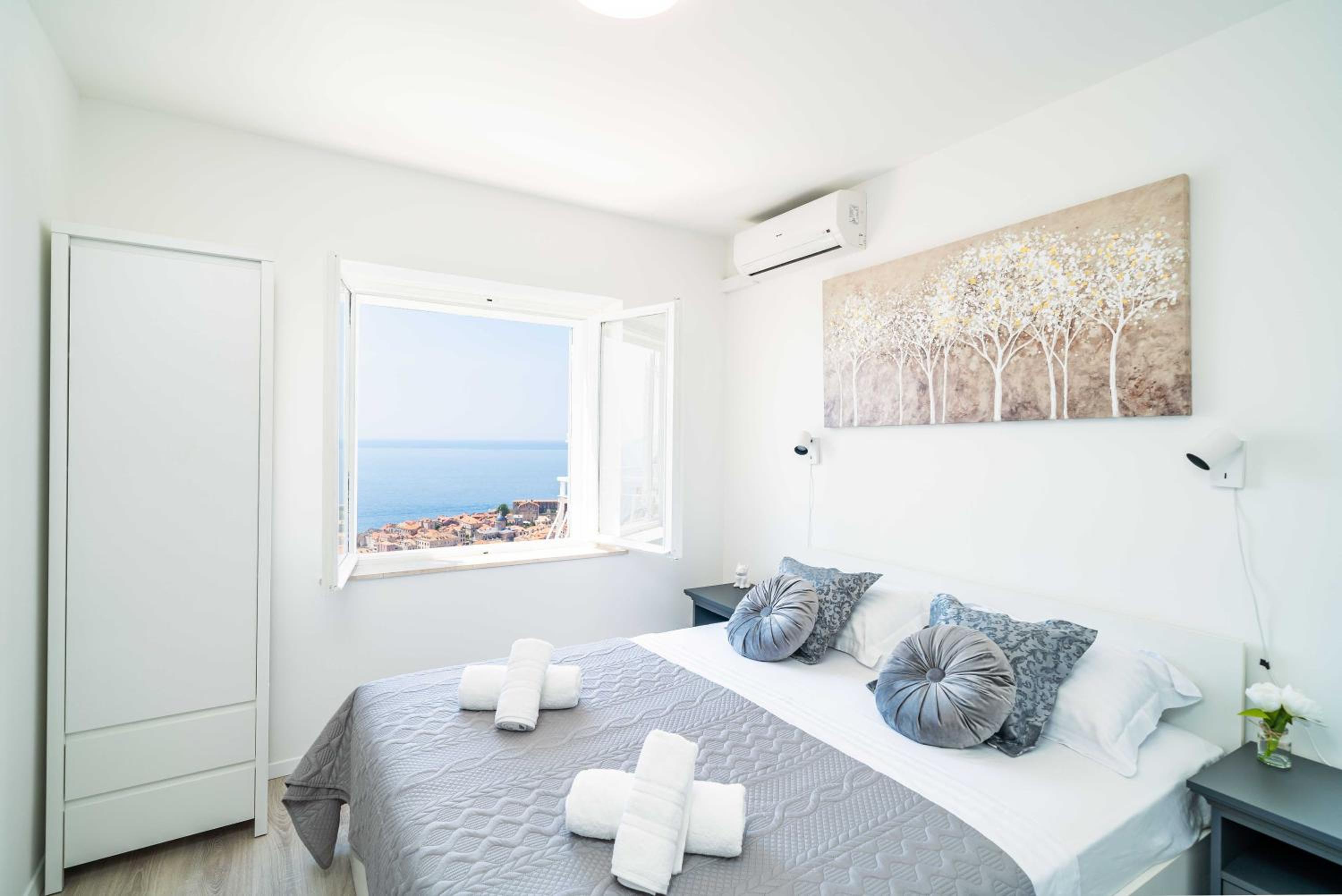 Two Bedroom Apartment with Balcony and Sea View