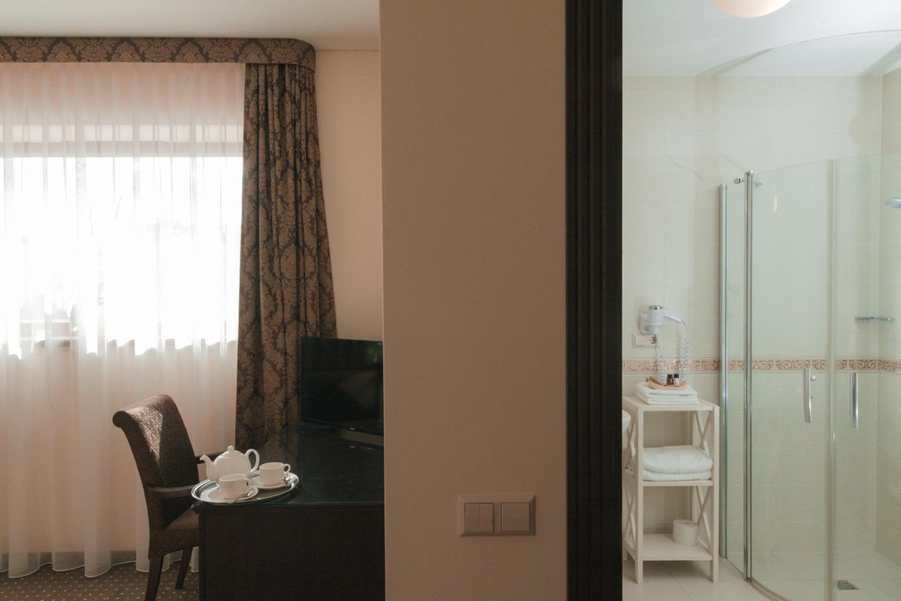 Double Room with Double Bed with SPA Access - Photo 8