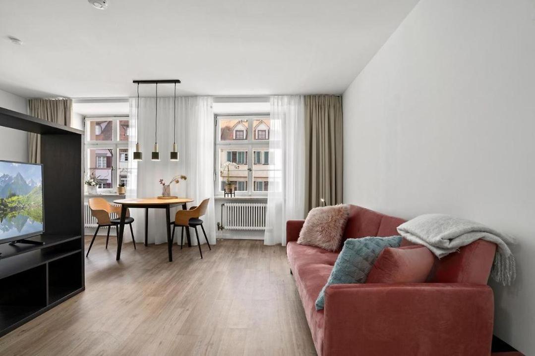One-Bedroom Apartment photo 1