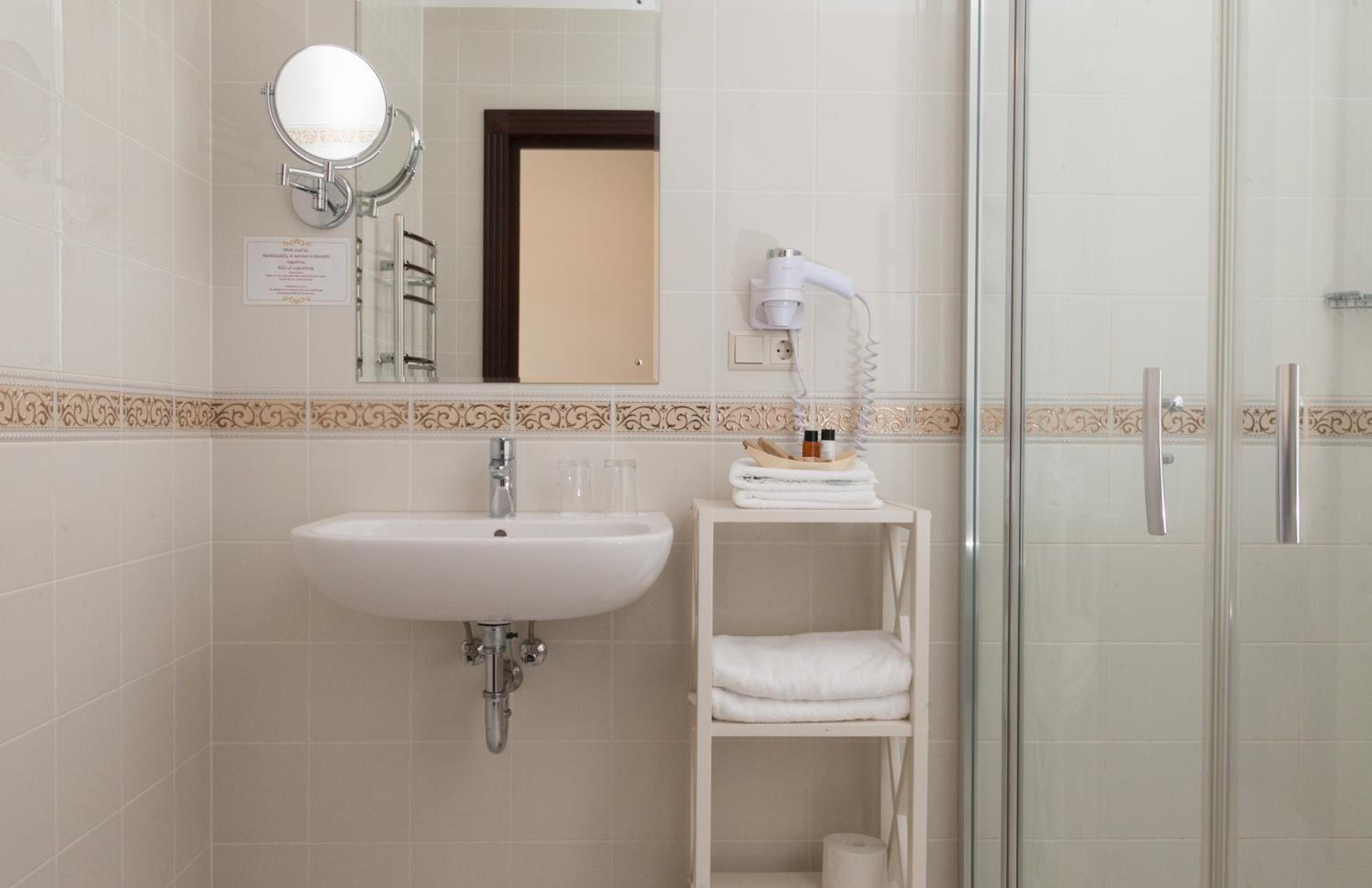 Double Room with Double Bed with SPA Access - Photo 3