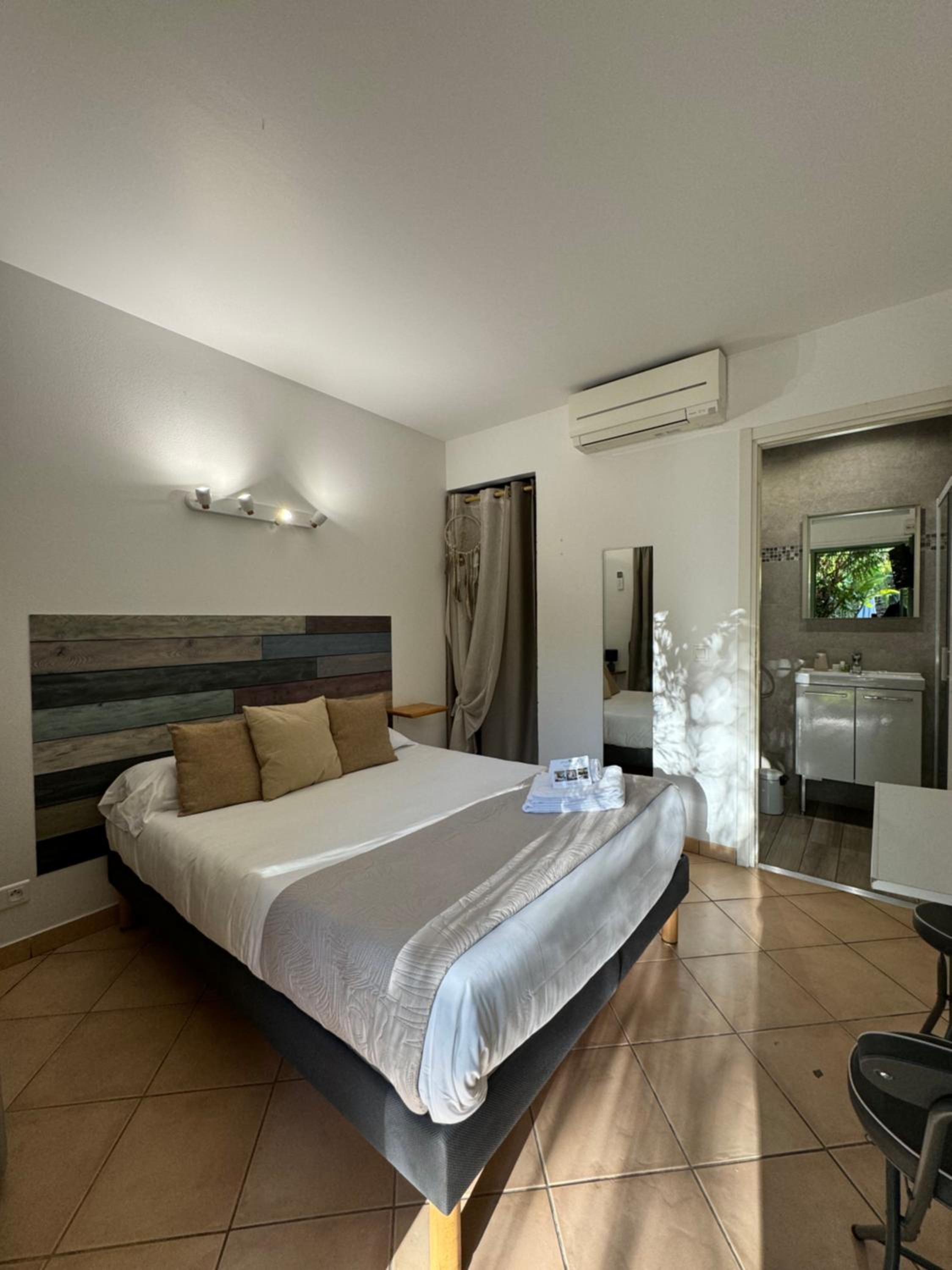 Standard Double or Twin Room - Garden Side - Photo 2