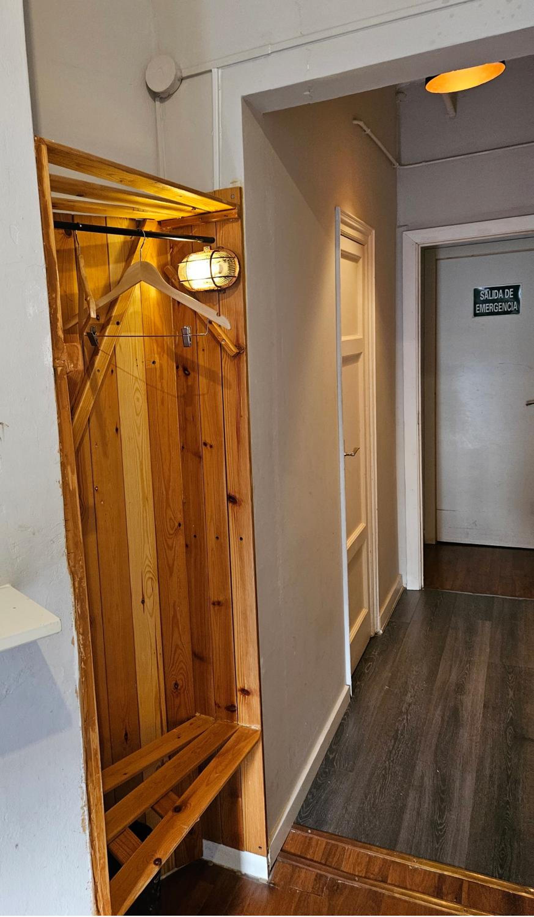 Twin Room with Bunk Beds with Private Bathroom photo 2