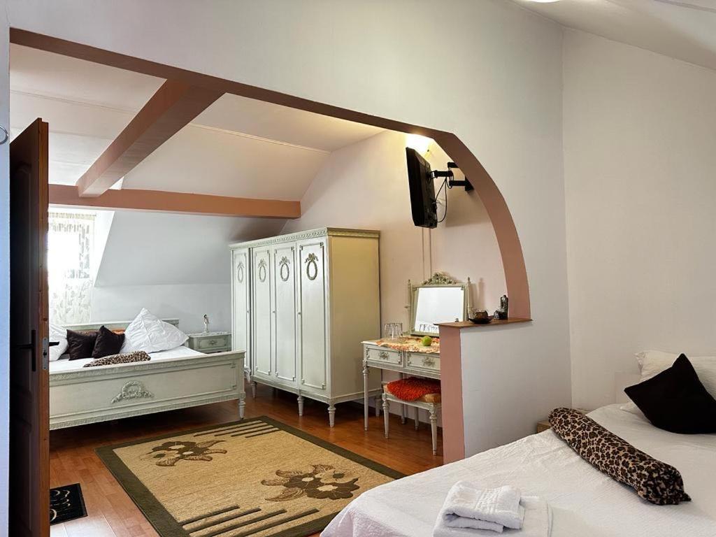 Family Room with Private Bathroom photo 1