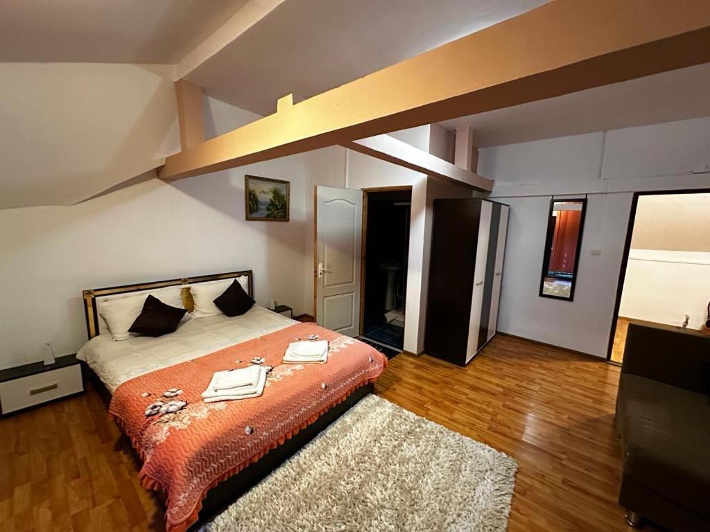 Double Room with Private Bathroom photo 3