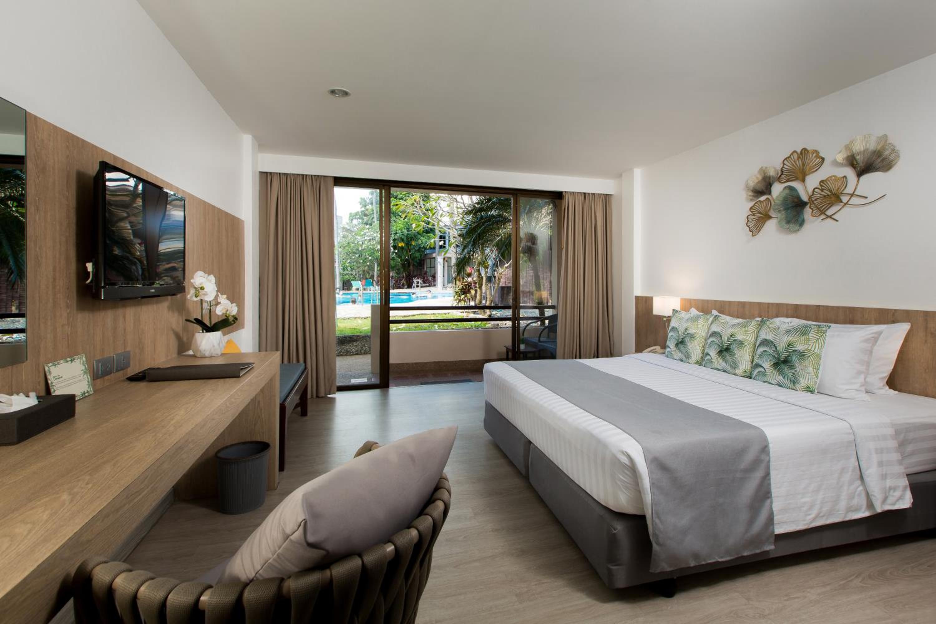Superior Double Room Pool Wing - Photo 1