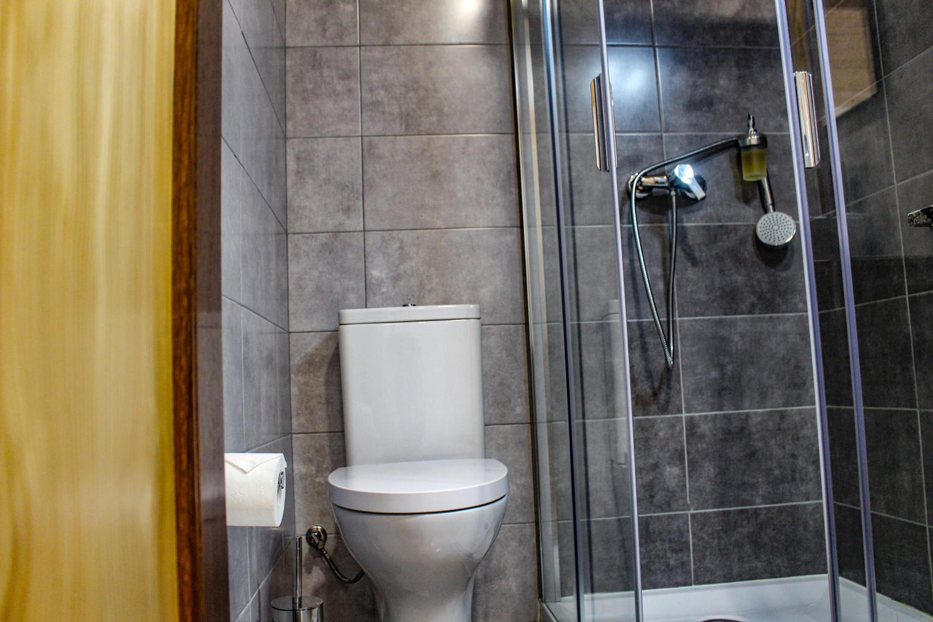Family Room with Private Bathroom - Photo 14