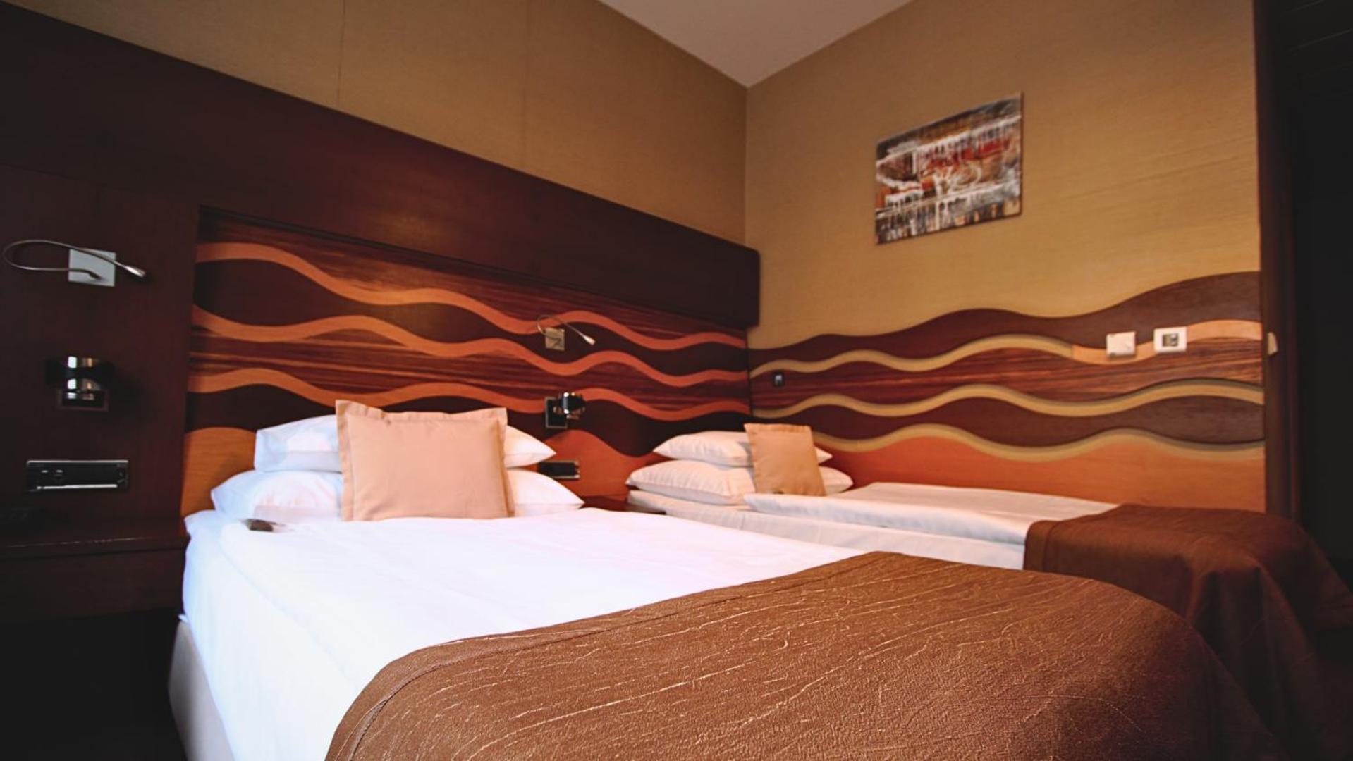 Twin Room - Photo 2