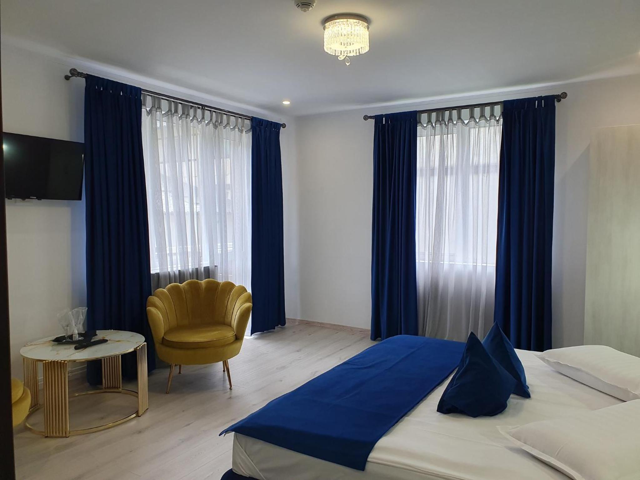 Deluxe Queen Room - Photo 3