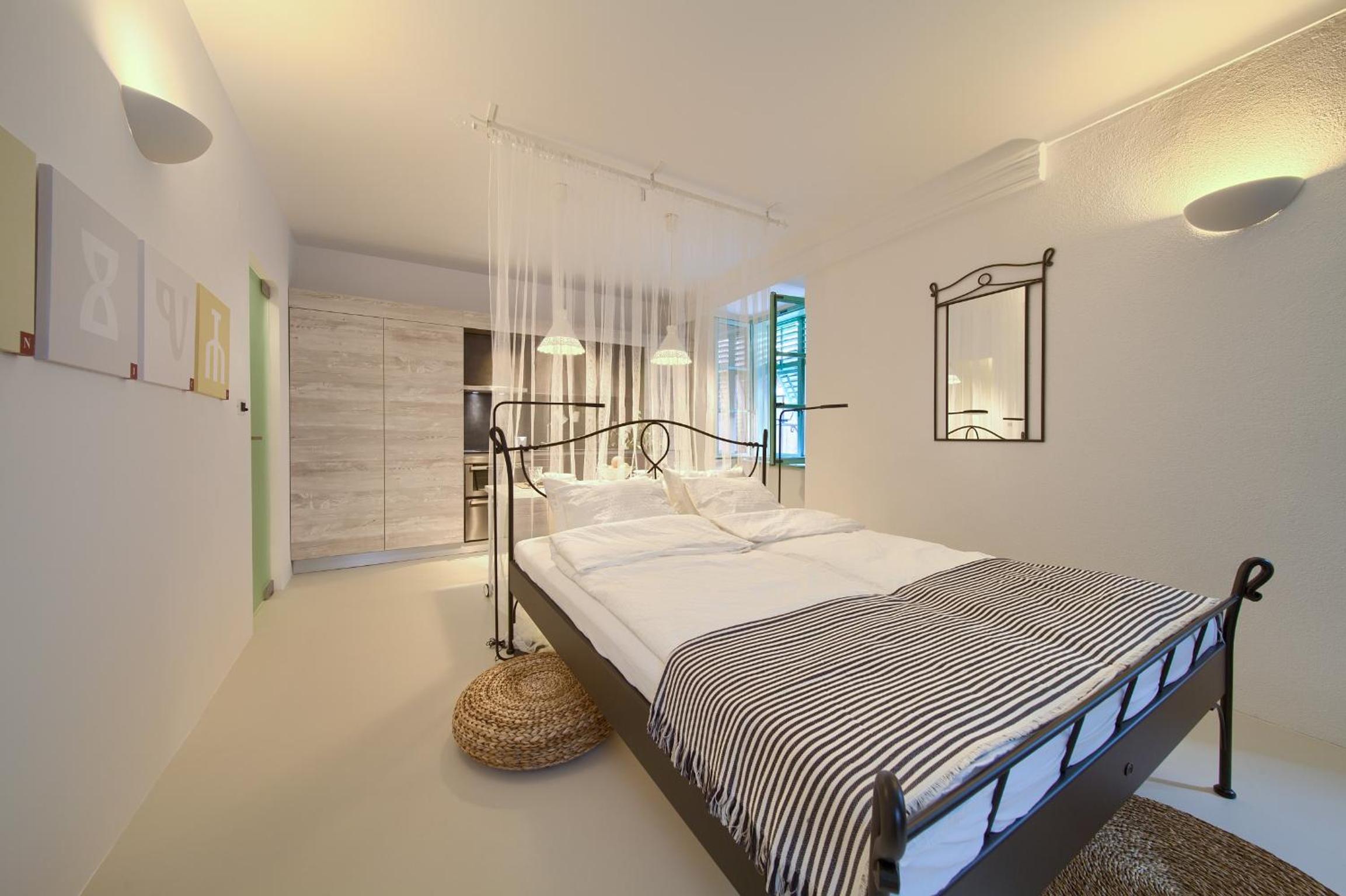Studio Apartment photo 1