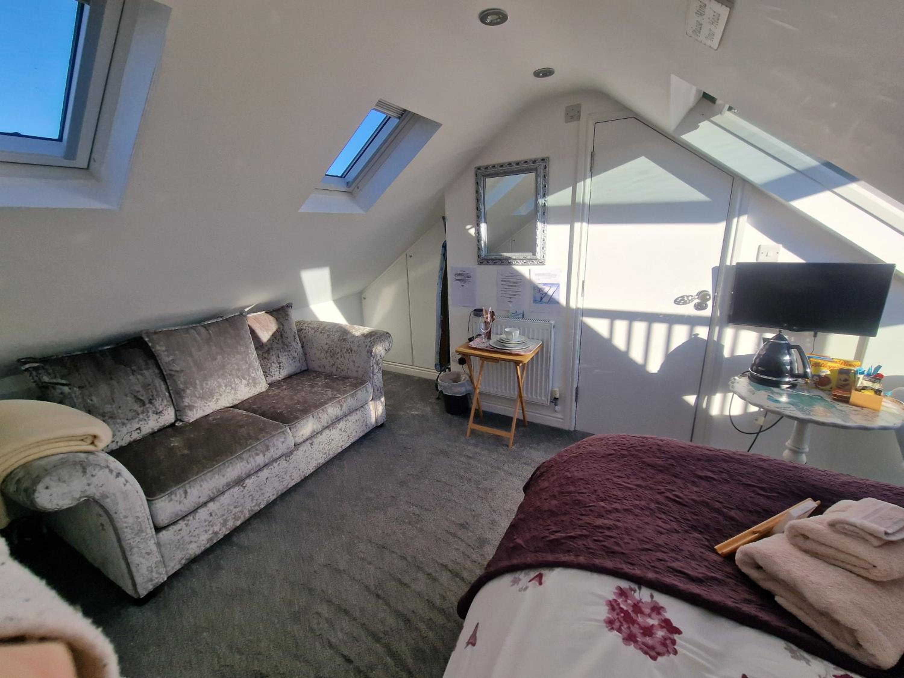Deluxe Single Room With Balcony photo 3