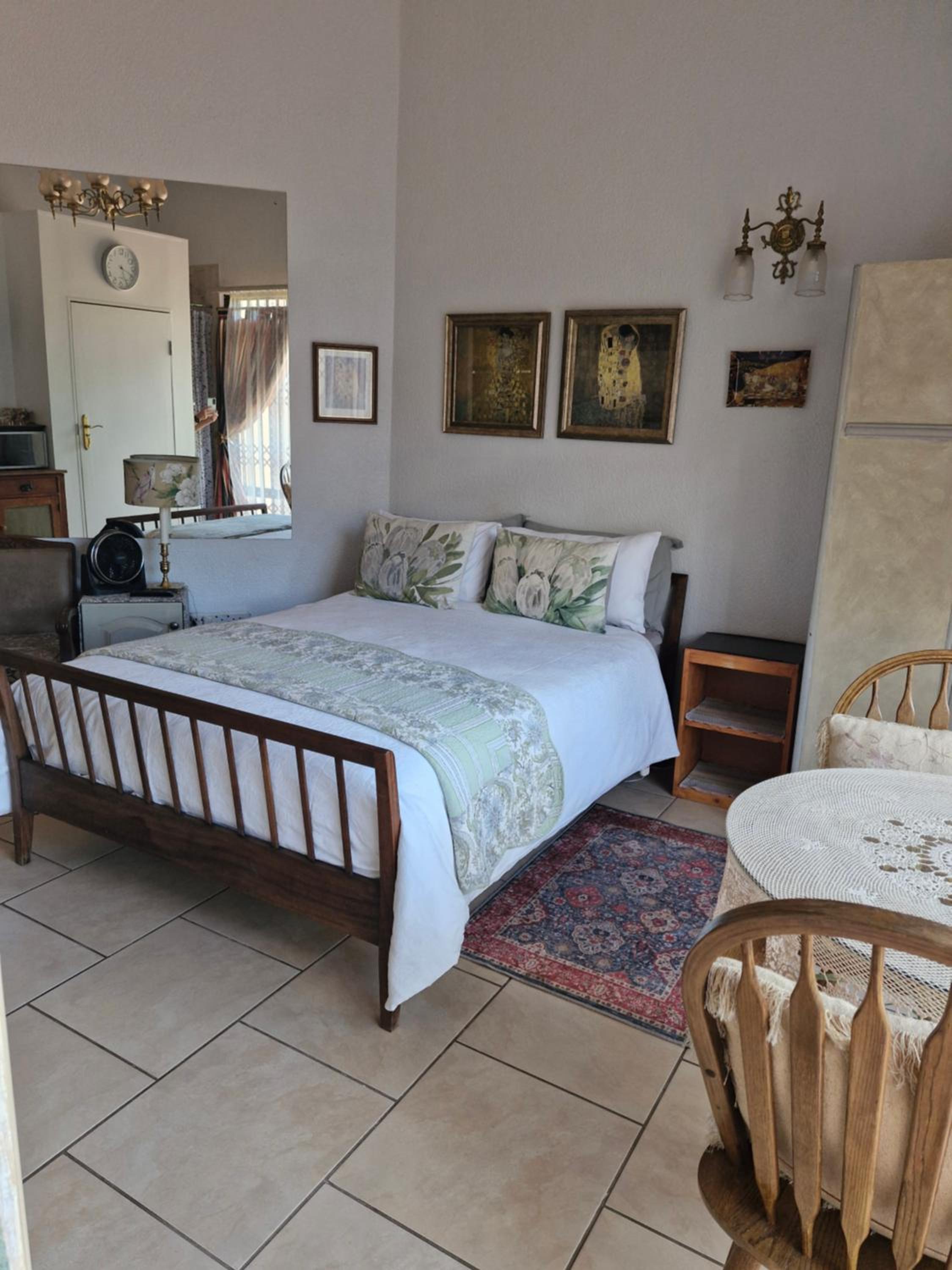 Small Double Room photo 1