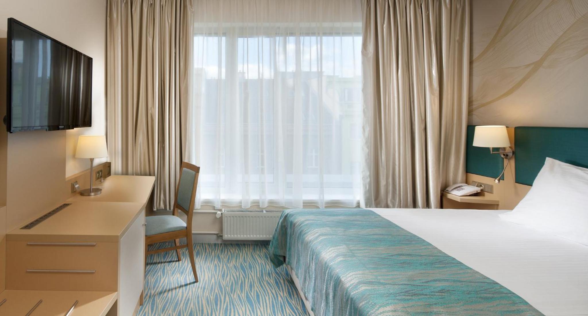 Standard Queen Room