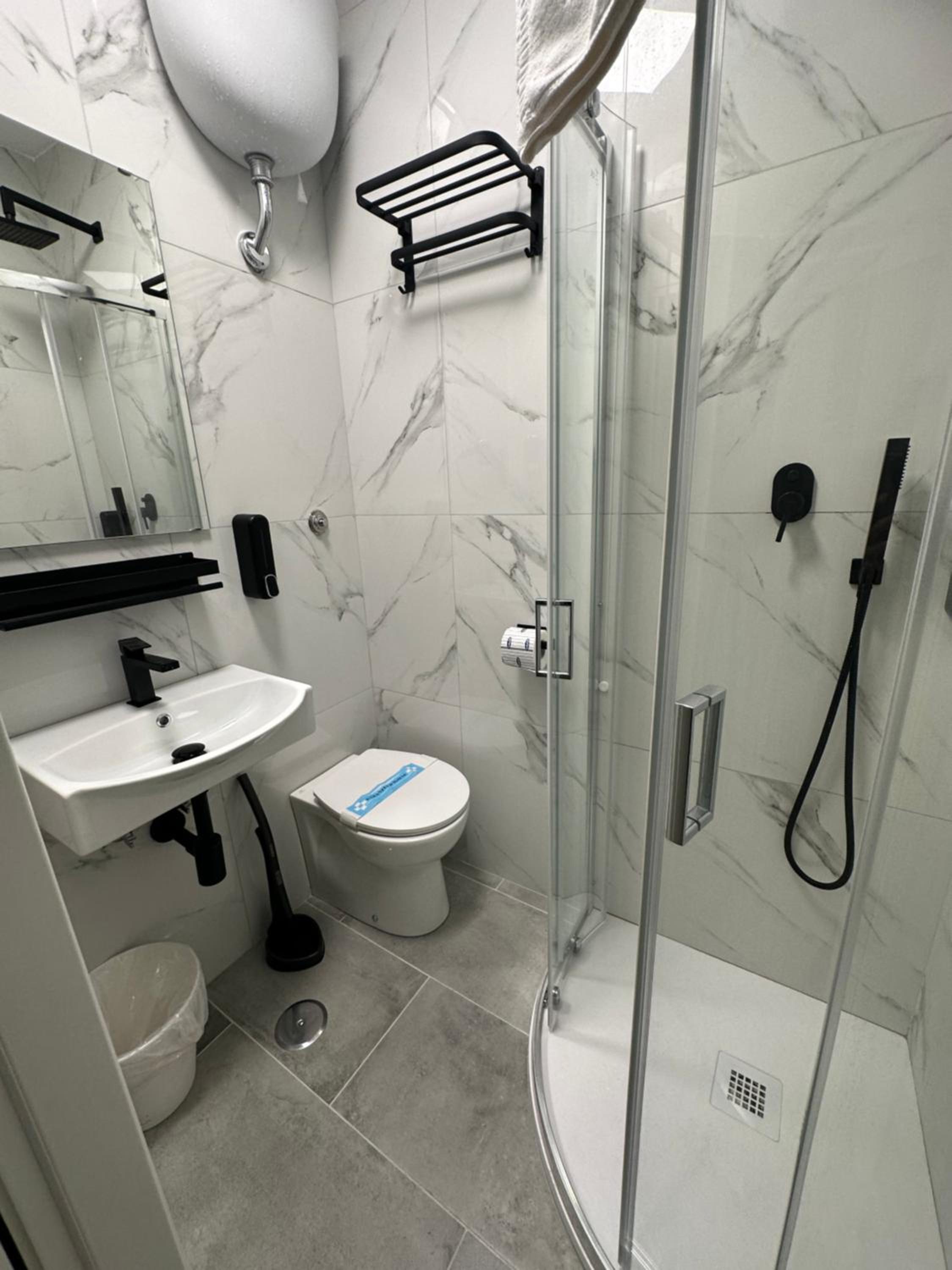 Triple Room thumbnail 5