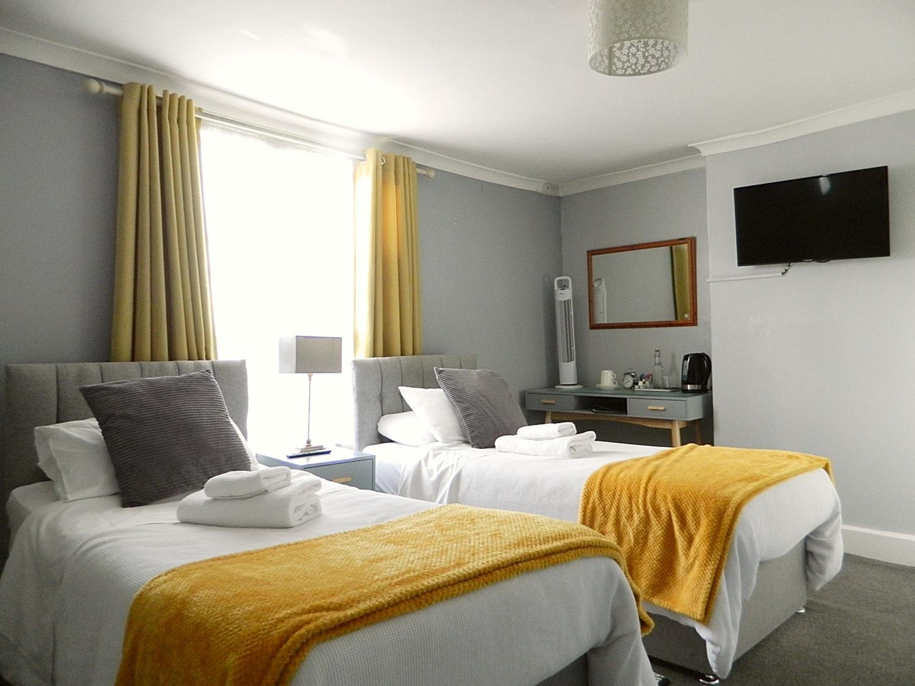 Twin Room - Photo 5