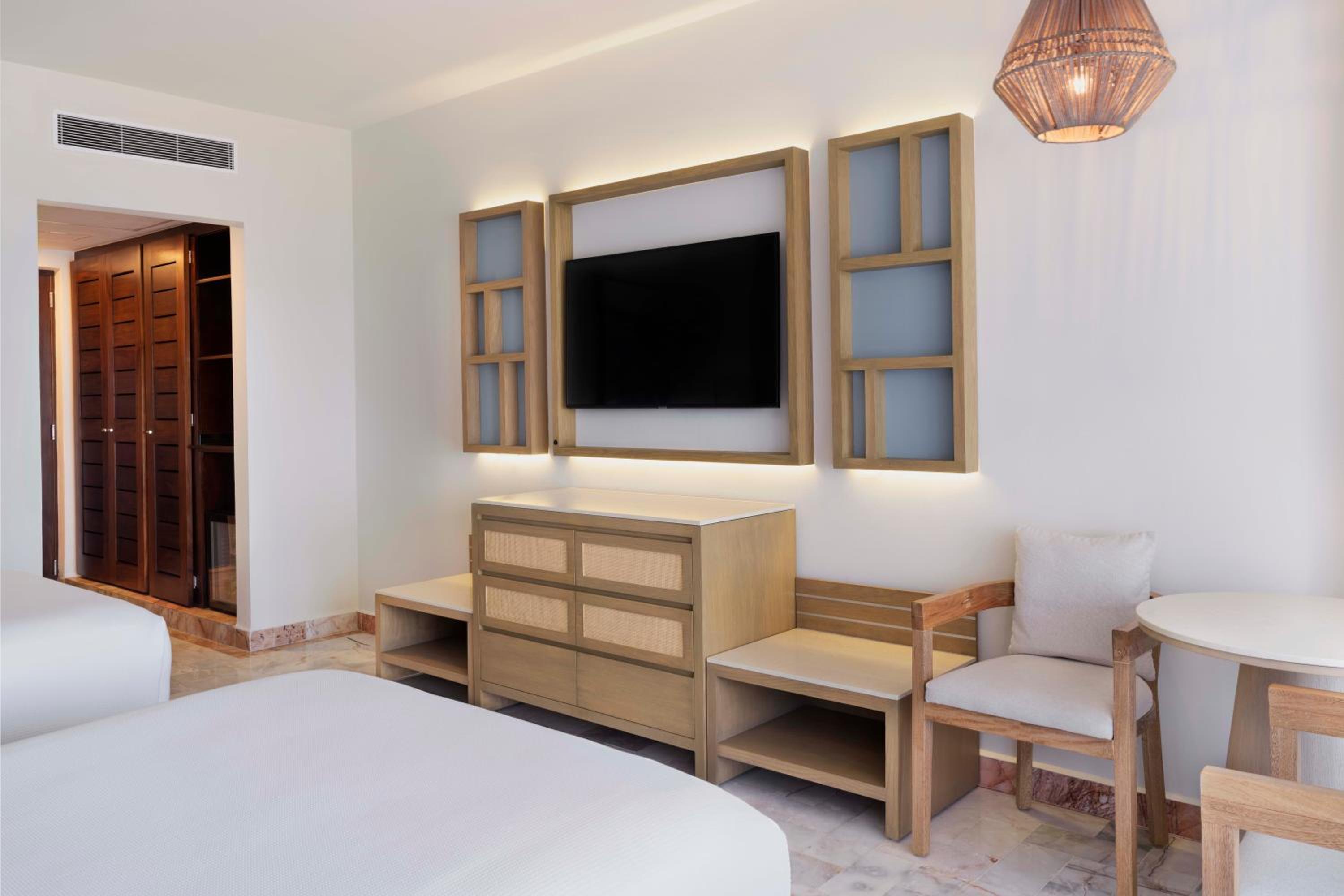 Superior Double Room with Lagoon View - Non-Smoking - Photo 4