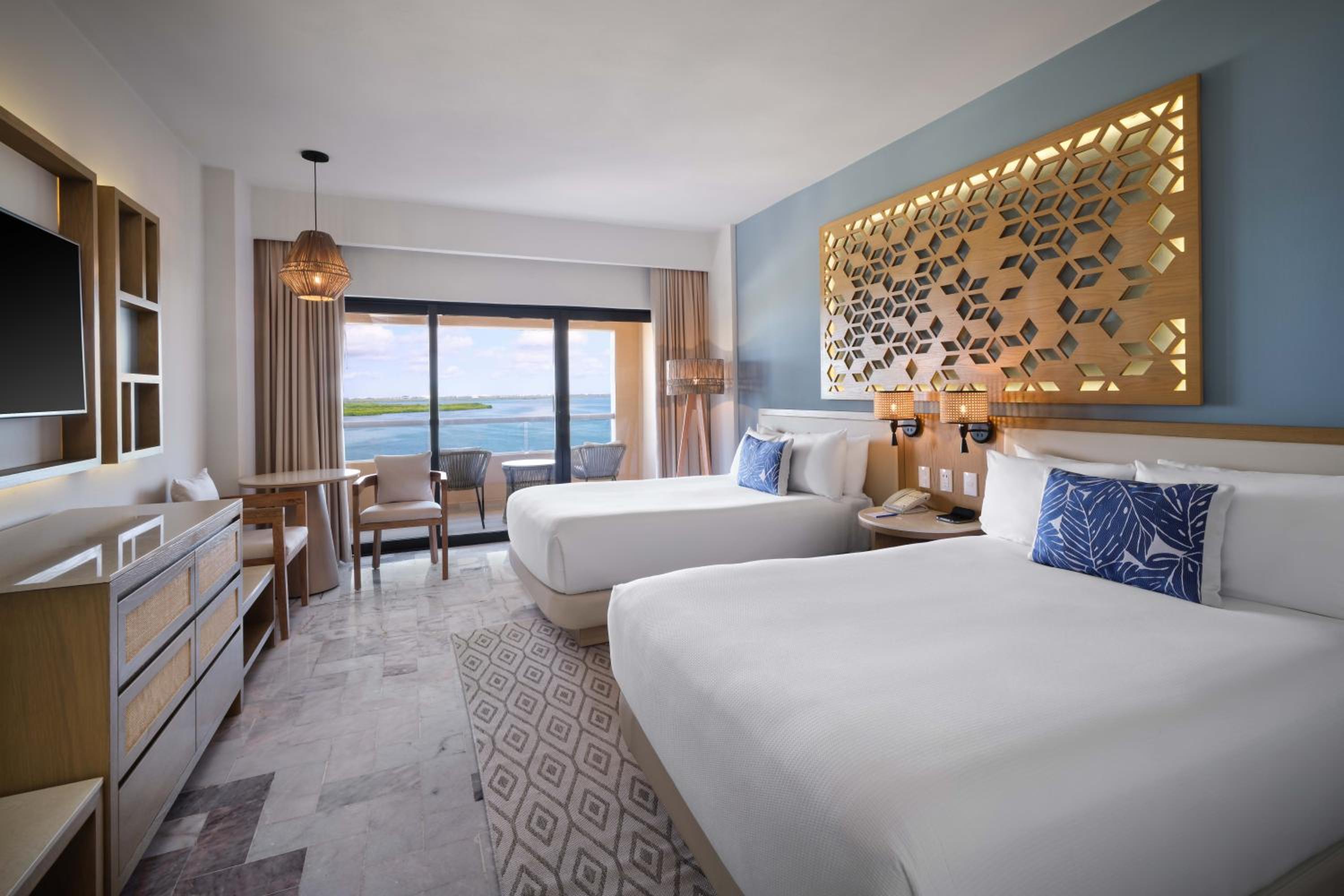 Superior Double Room with Lagoon View - Non-Smoking - Photo 3