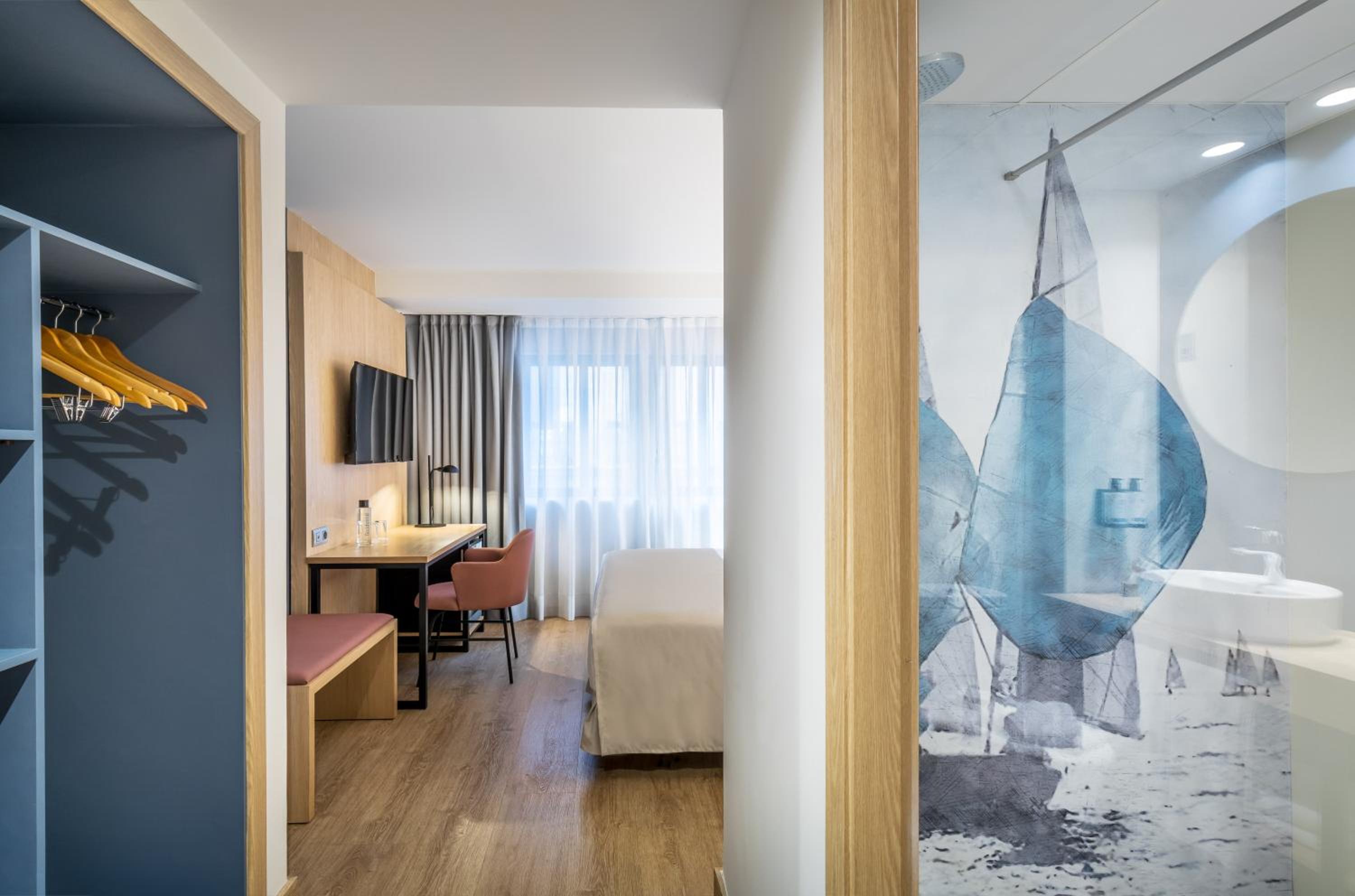 Standard Double or Twin Room photo 3