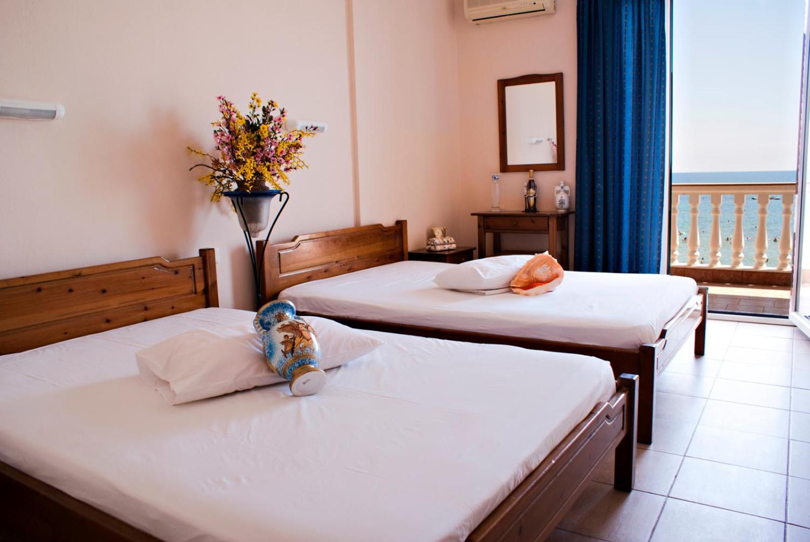 Standard Triple Room with Sea View photo 2
