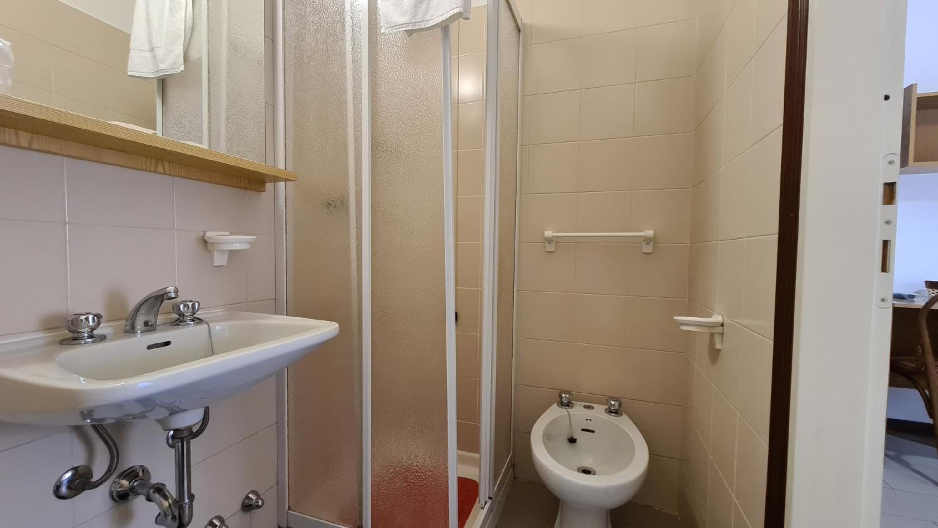 Deluxe Single Room with Balcony photo 3