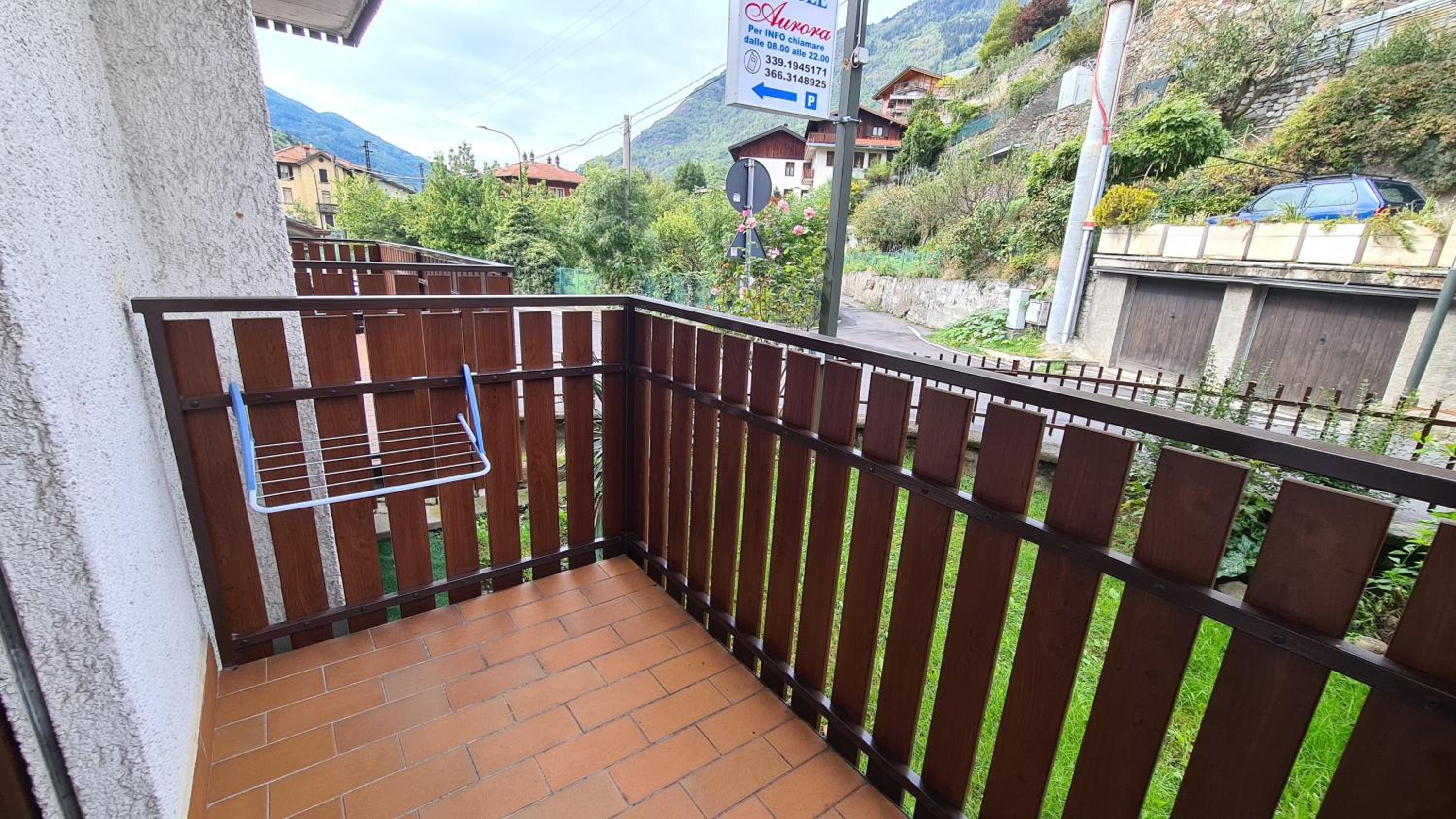 Family Room with Balcony photo 2