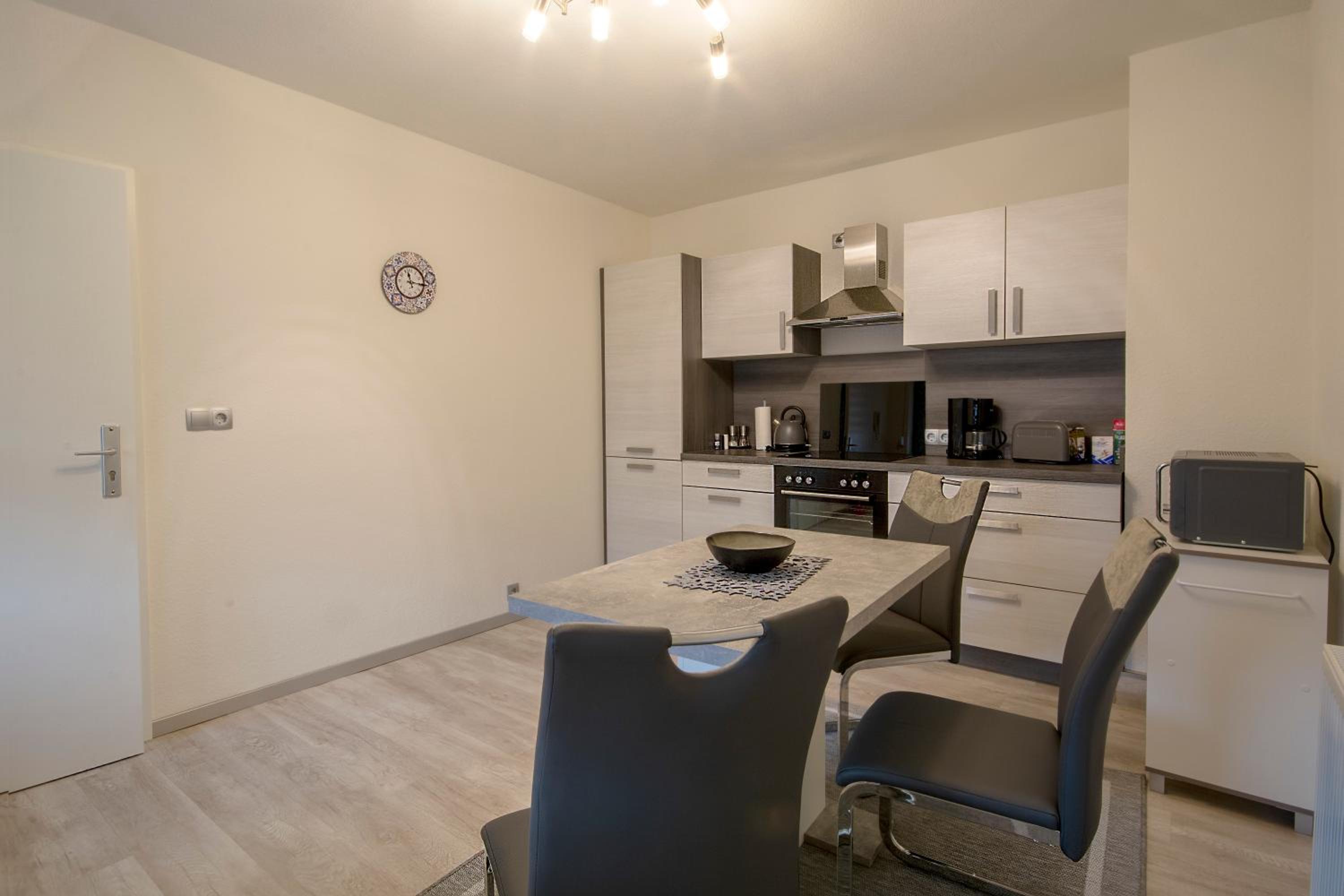 One-Bedroom Apartment photo 2