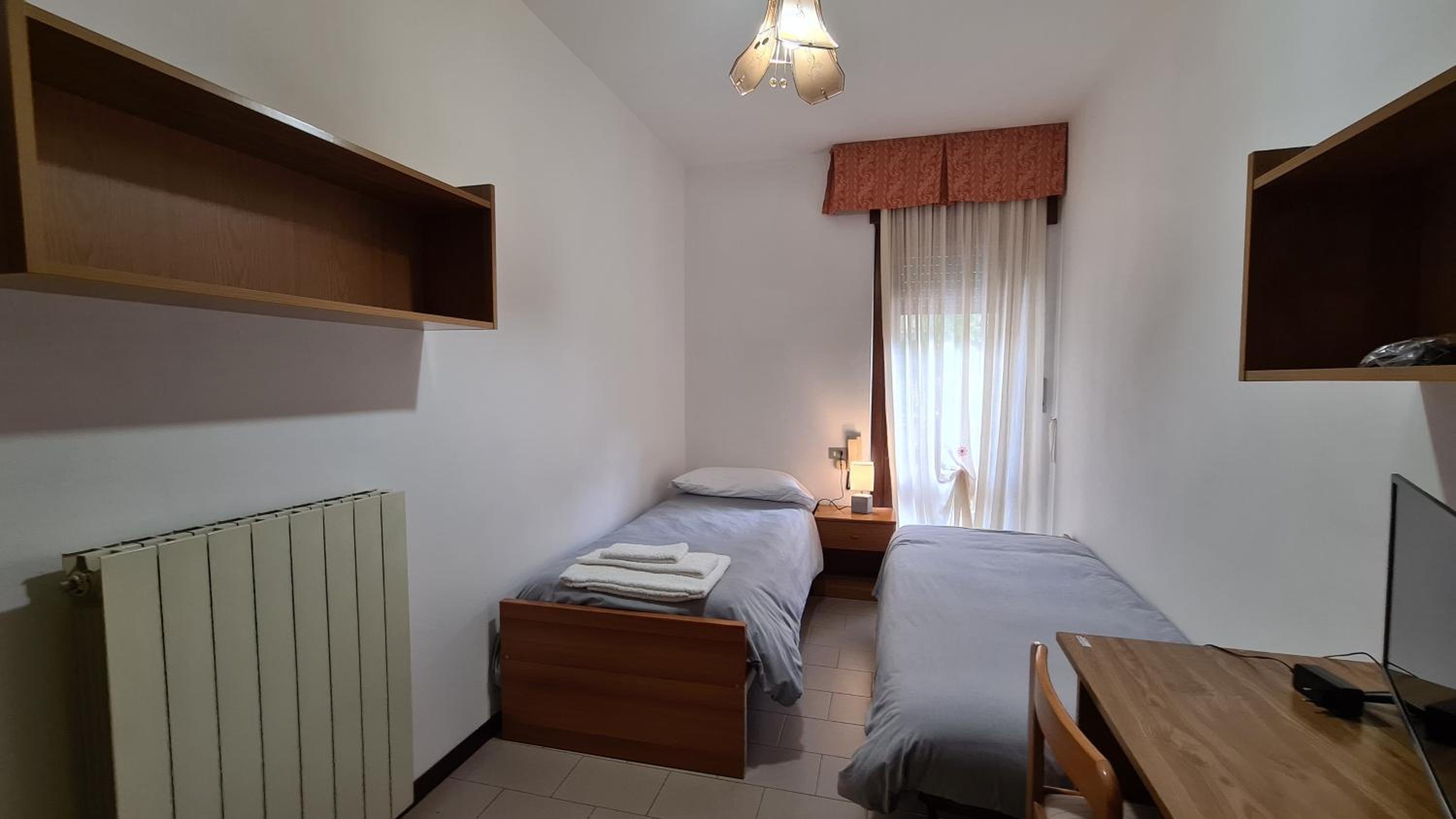 Economy Twin Room photo 1