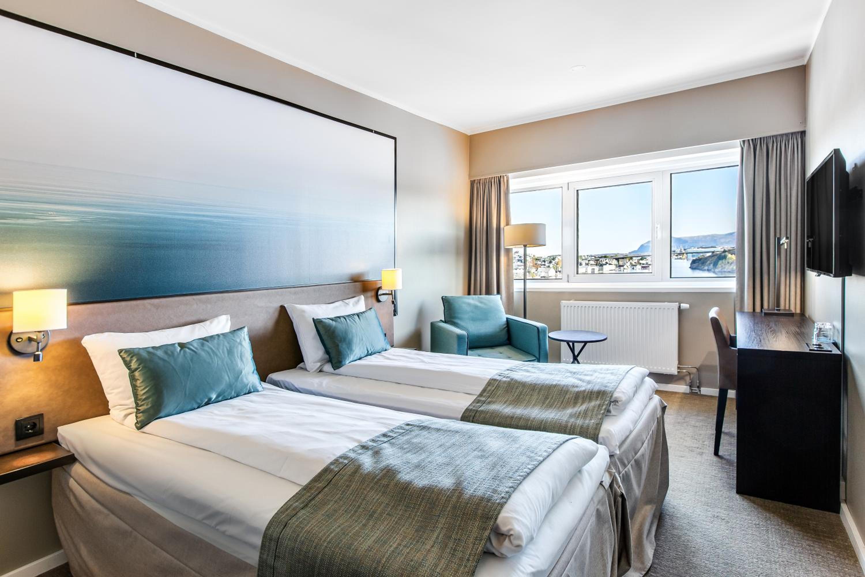 Standard Twin Room with Sea View - Photo 1