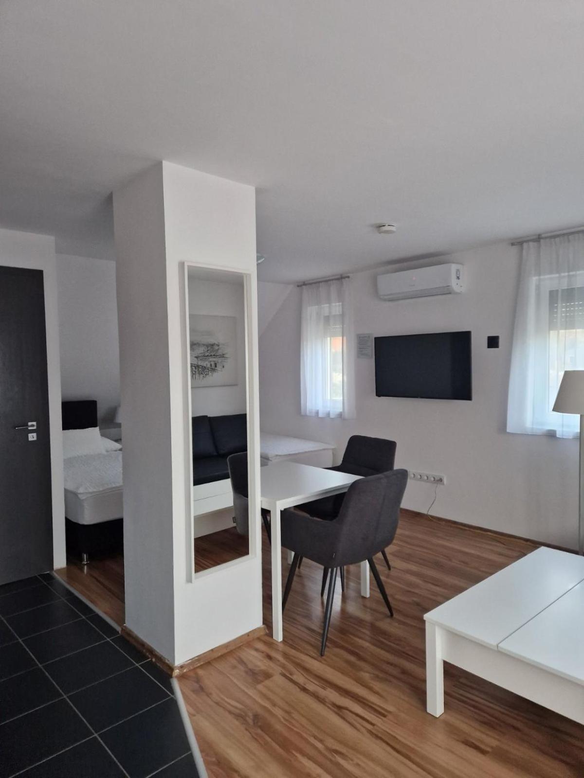 Apartment - Photo 9