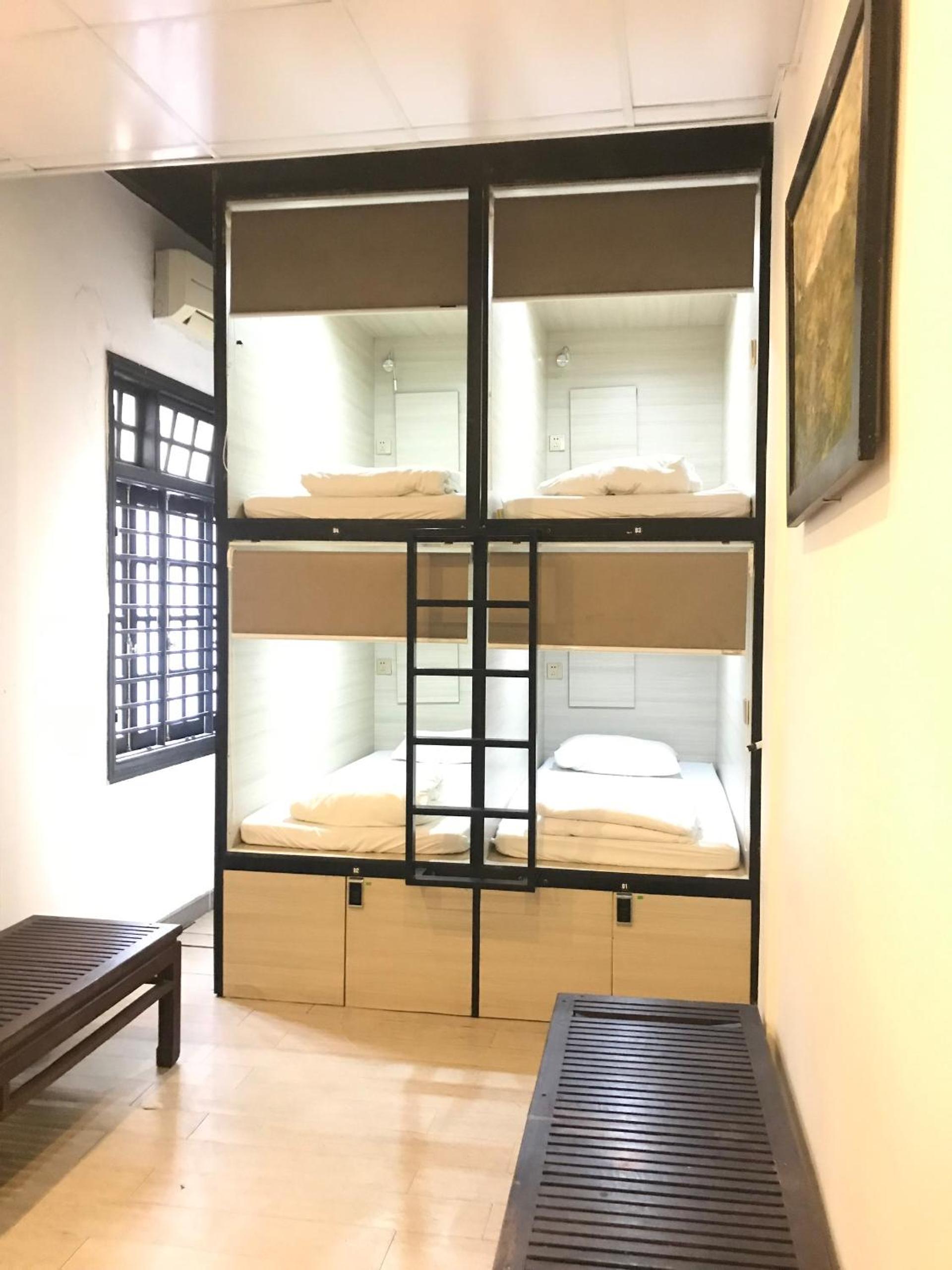 混合宿舍房单人床