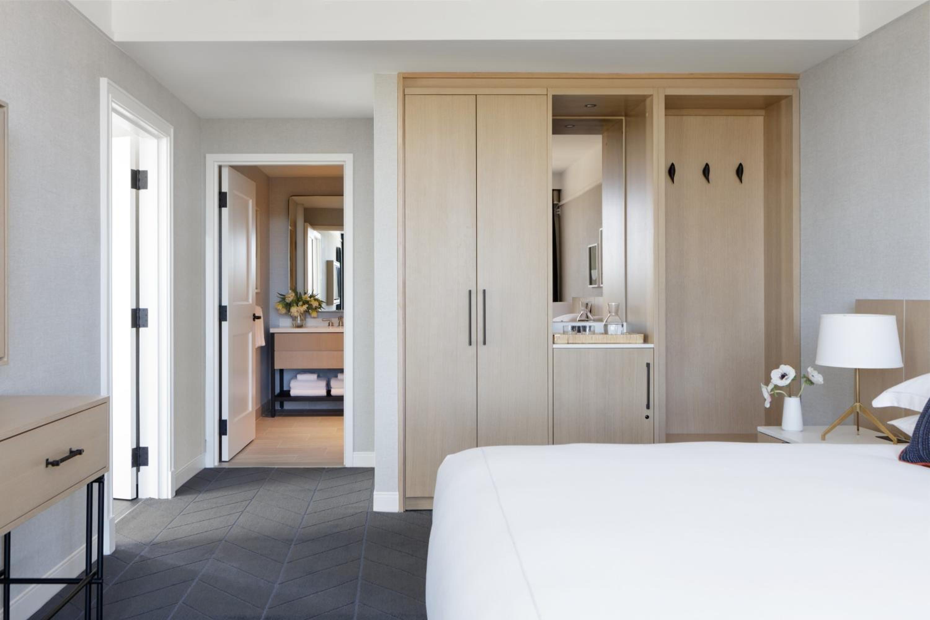 One-Bedroom Suite with Terrace - Photo 3