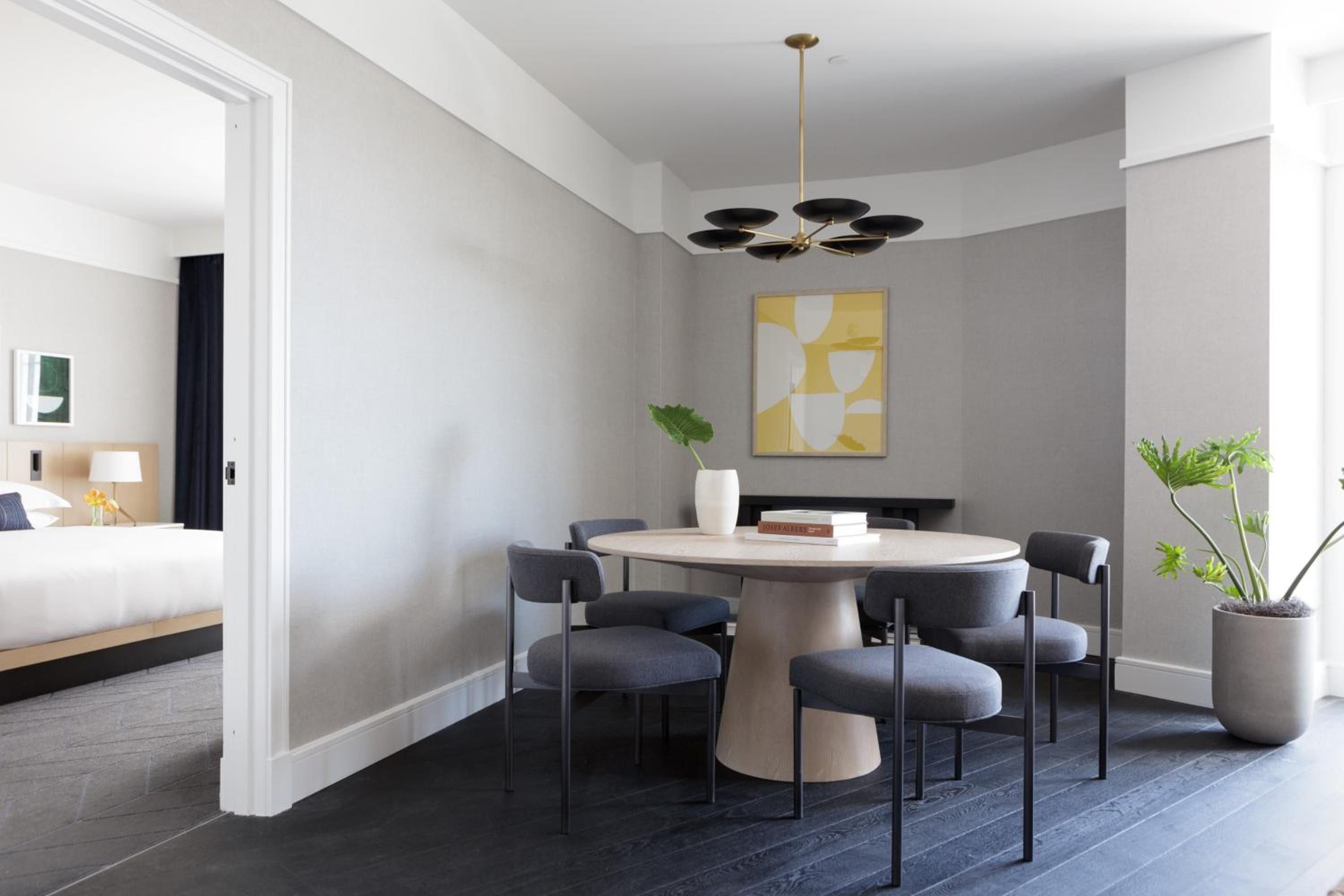 One-Bedroom Suite - Mobility Accessible - Photo 2