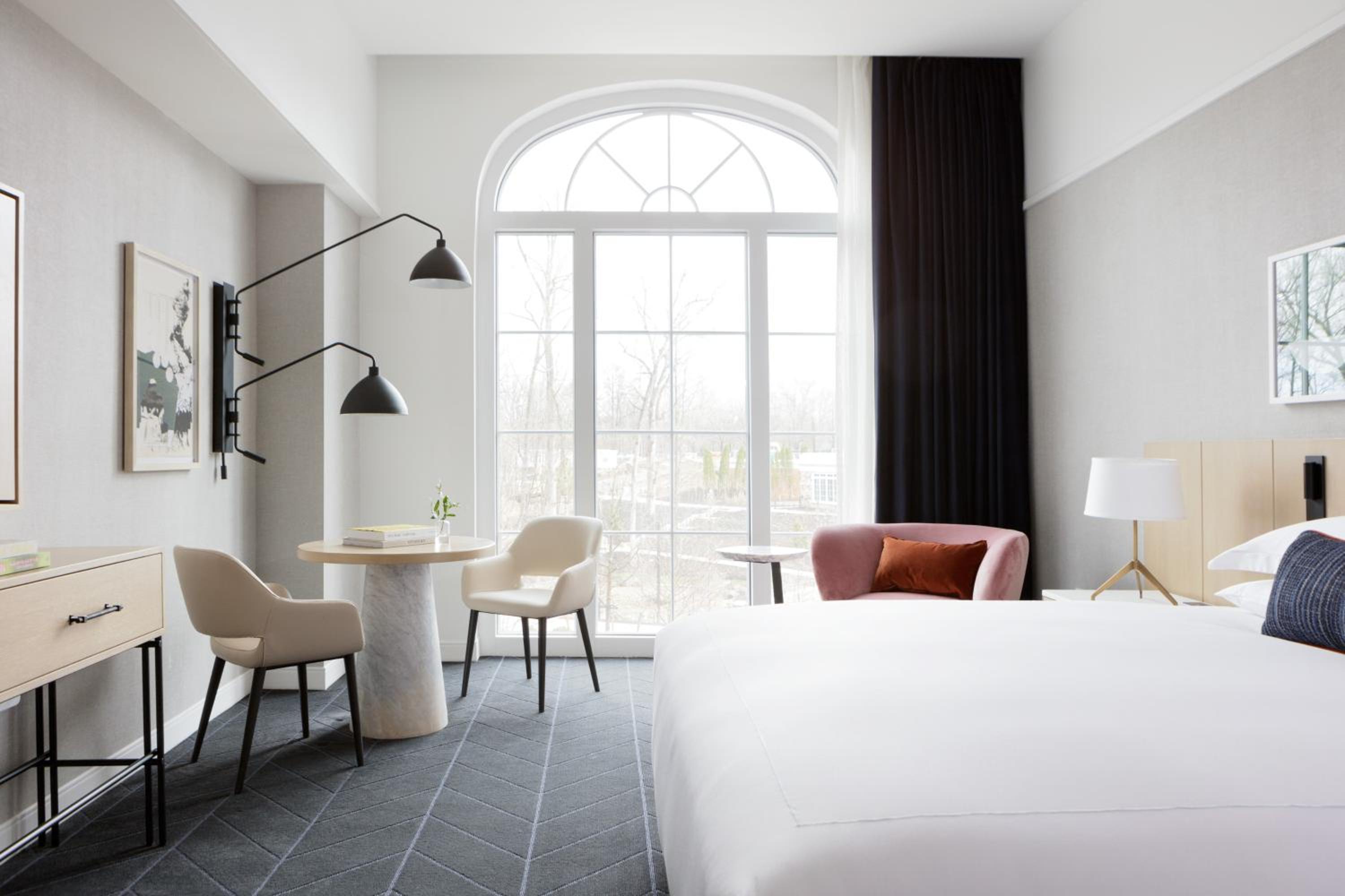 Premium King Room - Mobility Accessible - Photo 2