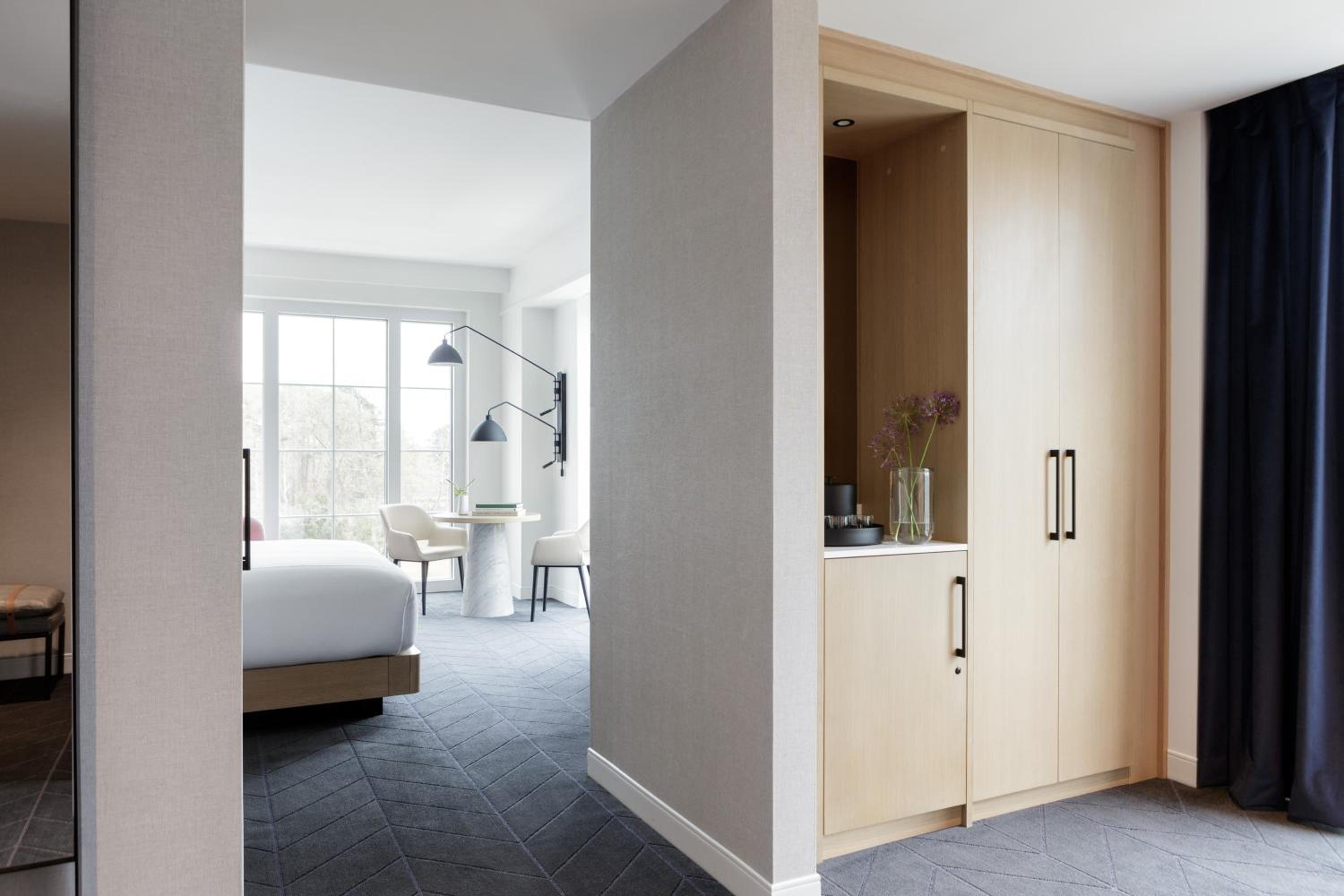 Premium Corner King Room - Photo 1