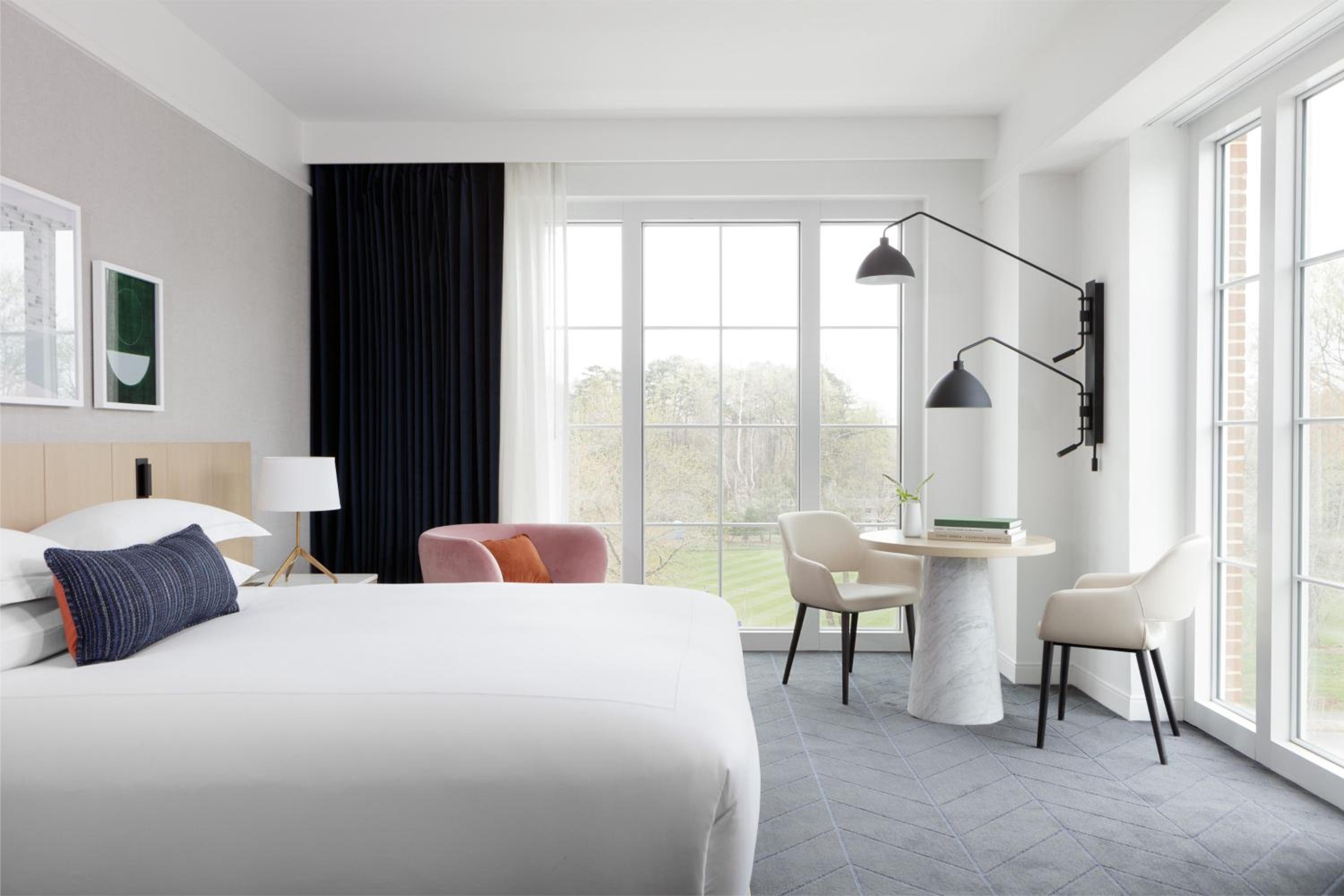 One-Bedroom Suite with Terrace - Photo 4