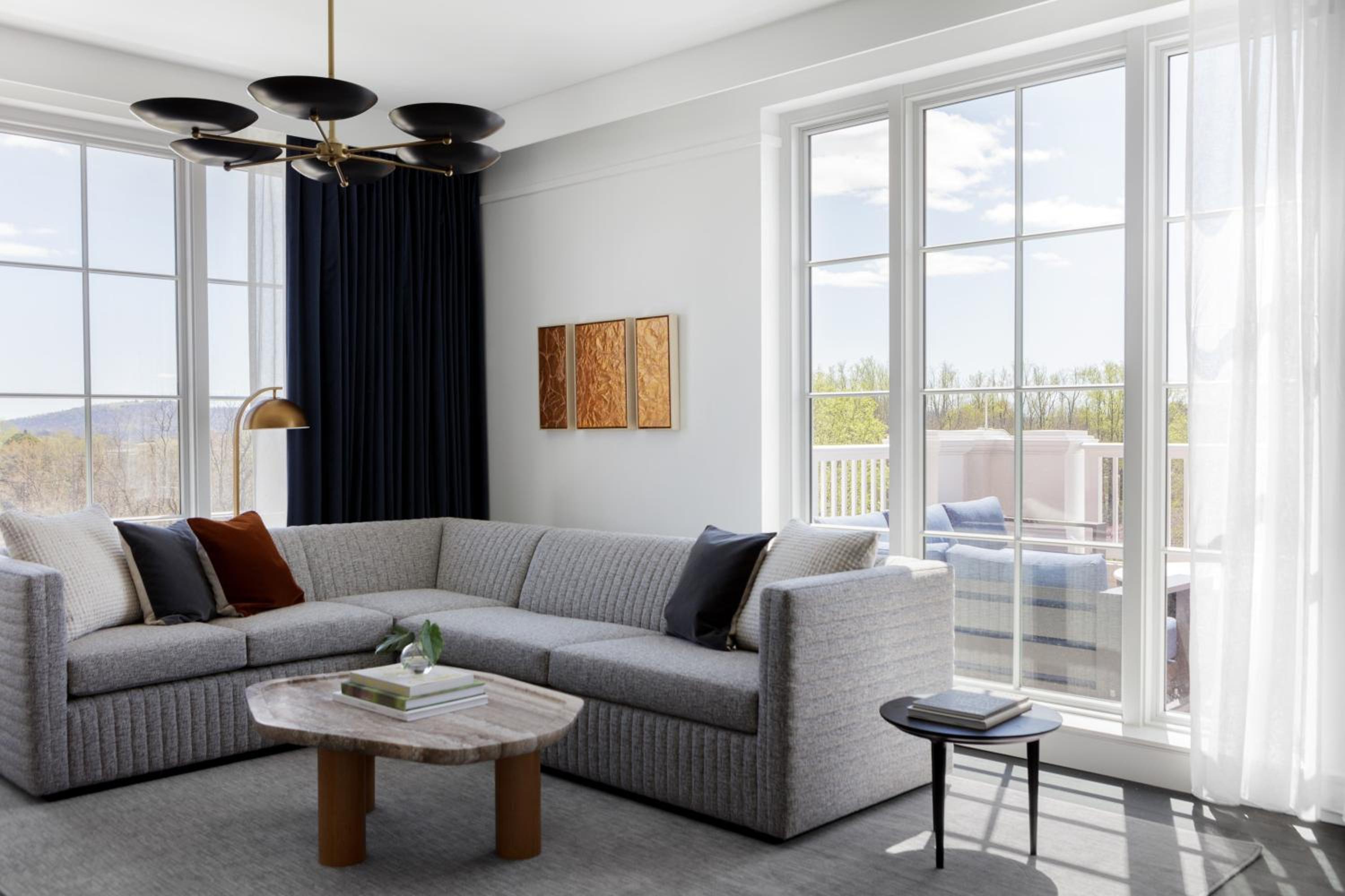 One-Bedroom Suite with Dining Area and Terrace