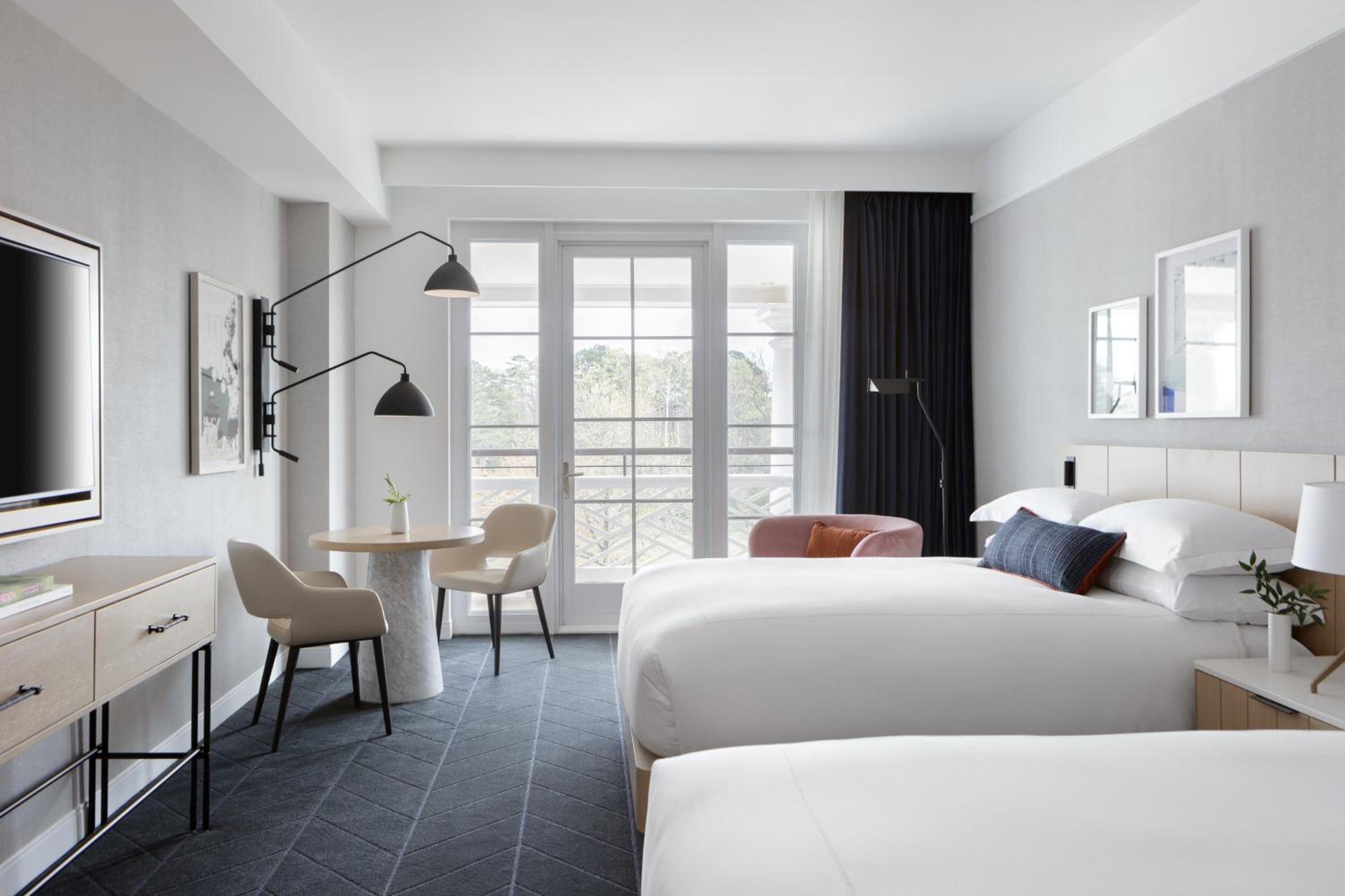 Queen Room with Two Queen Beds - Photo 2