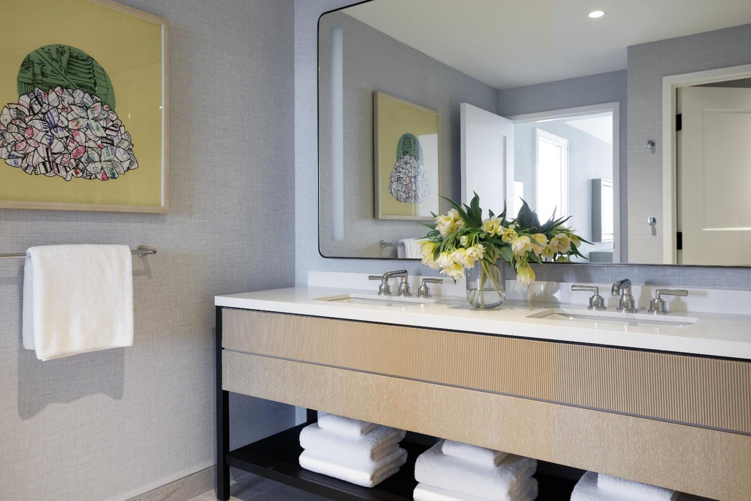 One-Bedroom Suite - Photo 4