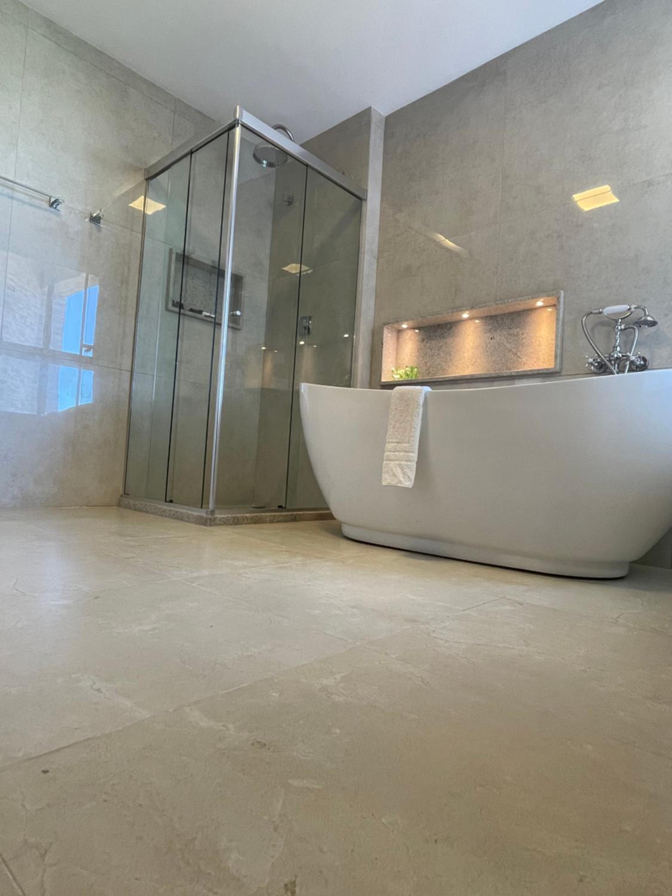 Superior Suite with Bath, Balcony and Sea View photo 2