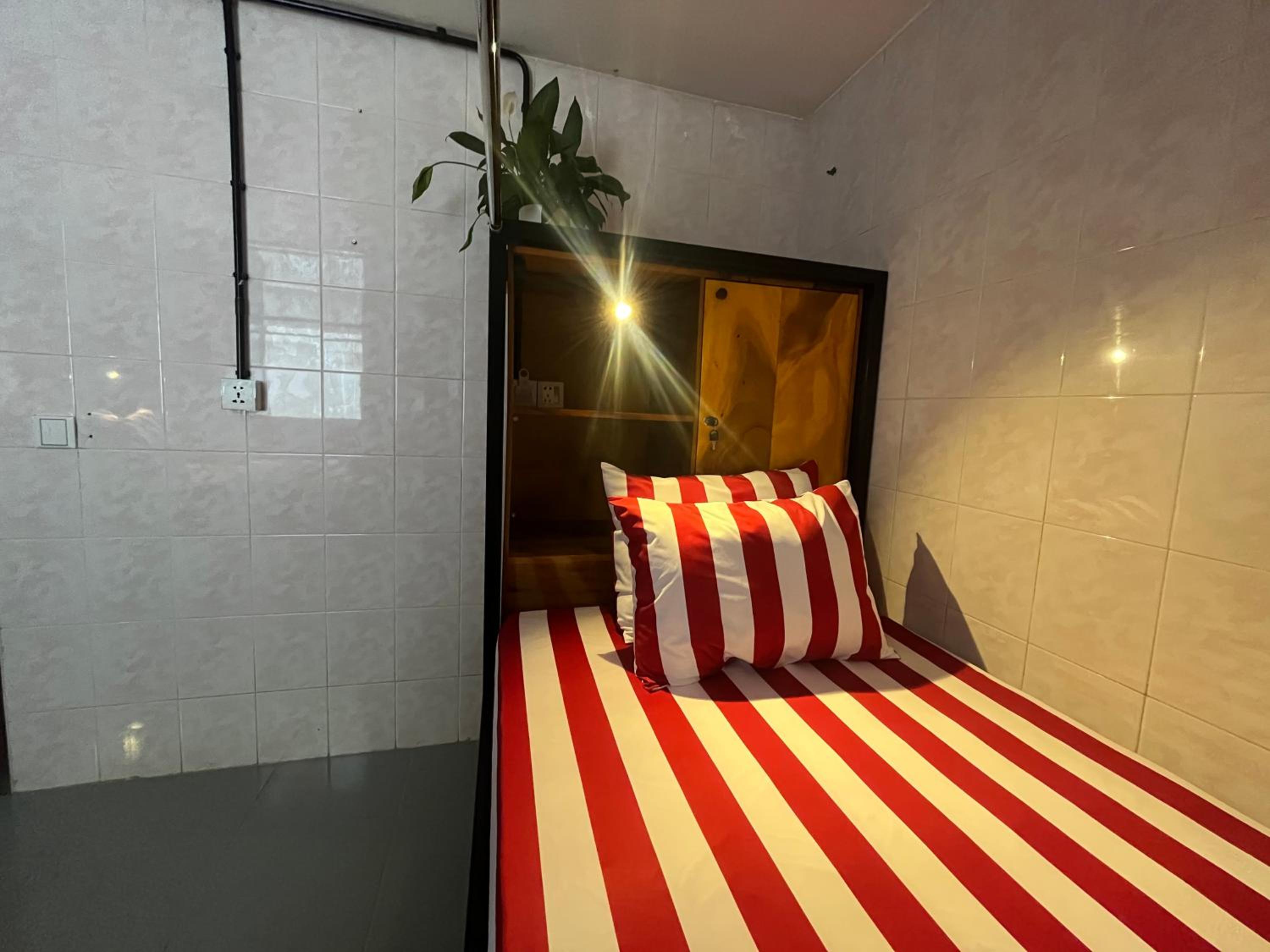 Budget Twin Room - Photo 2