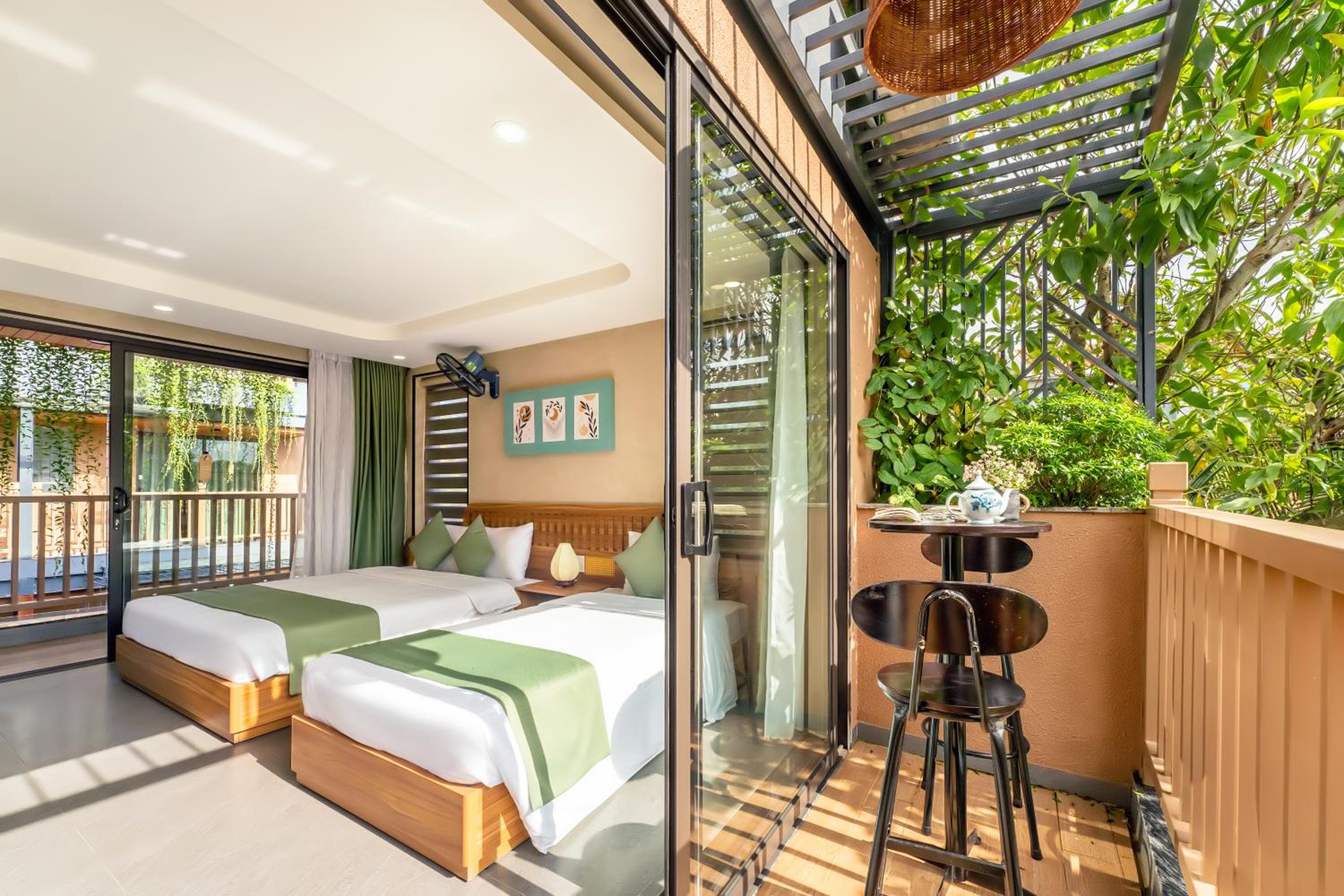 Triple Room with Pool View photo 3