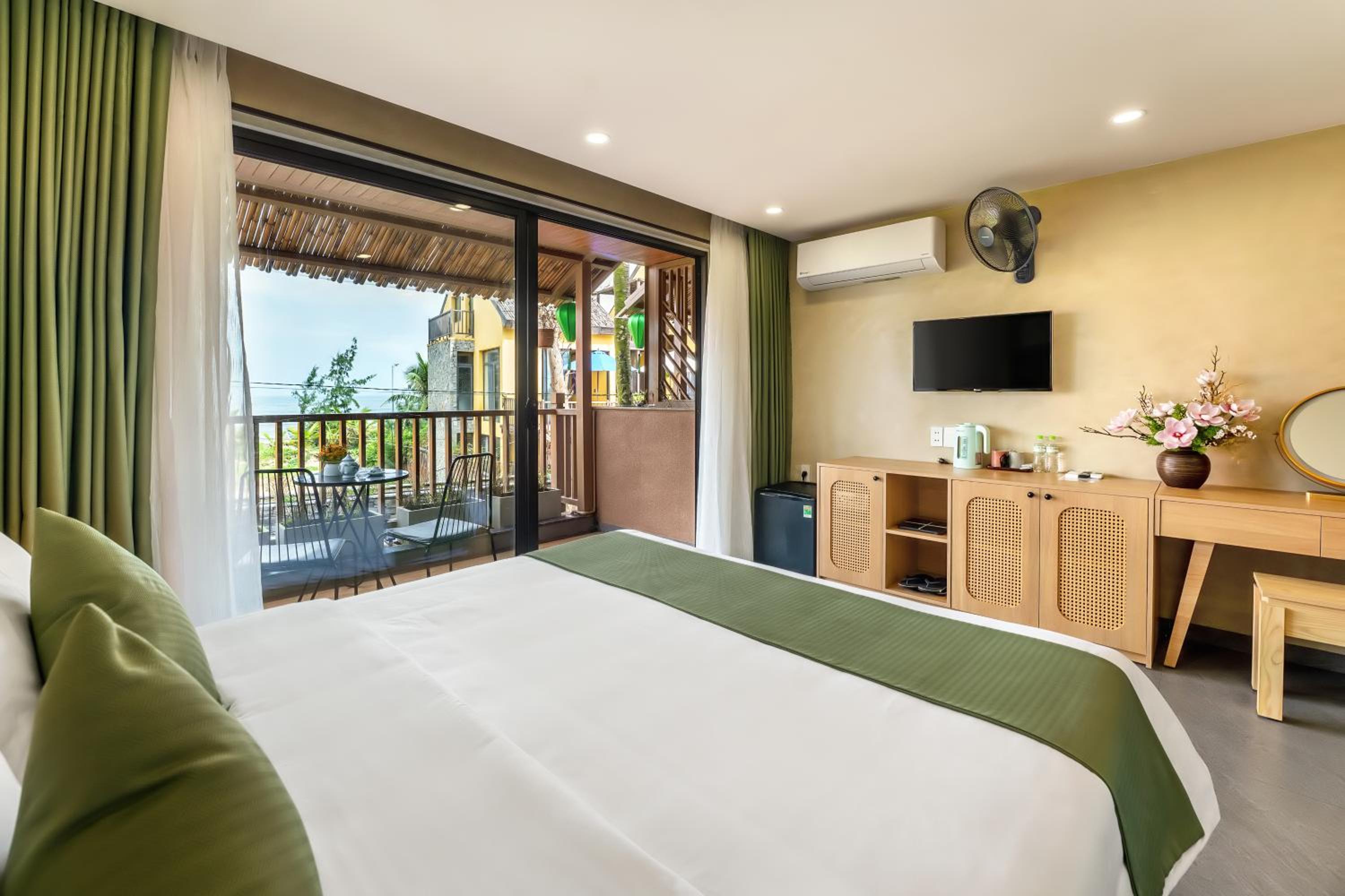 Junior Suite with Balcony photo 1