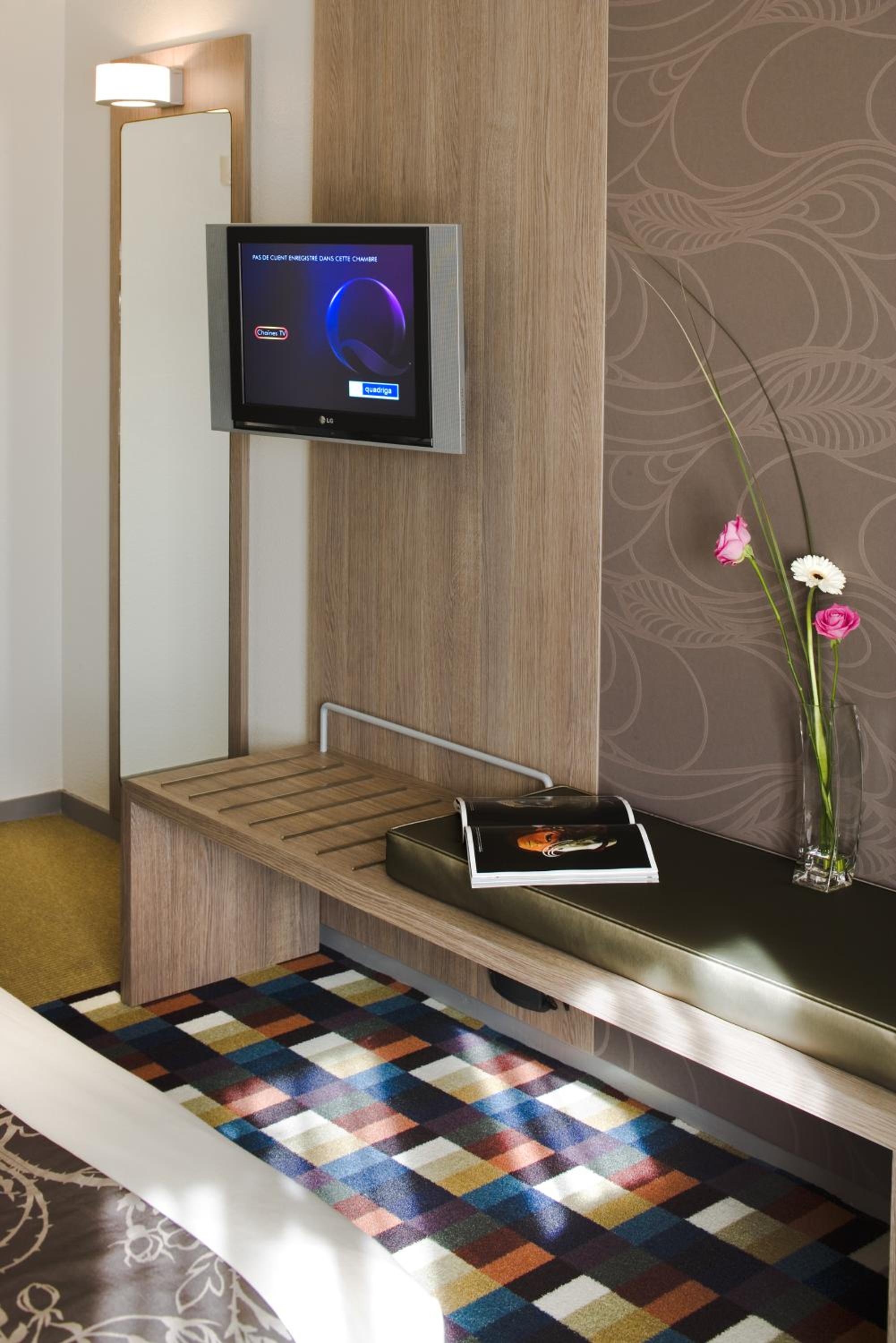 Standard Room with Two Zip Beds - Photo 11