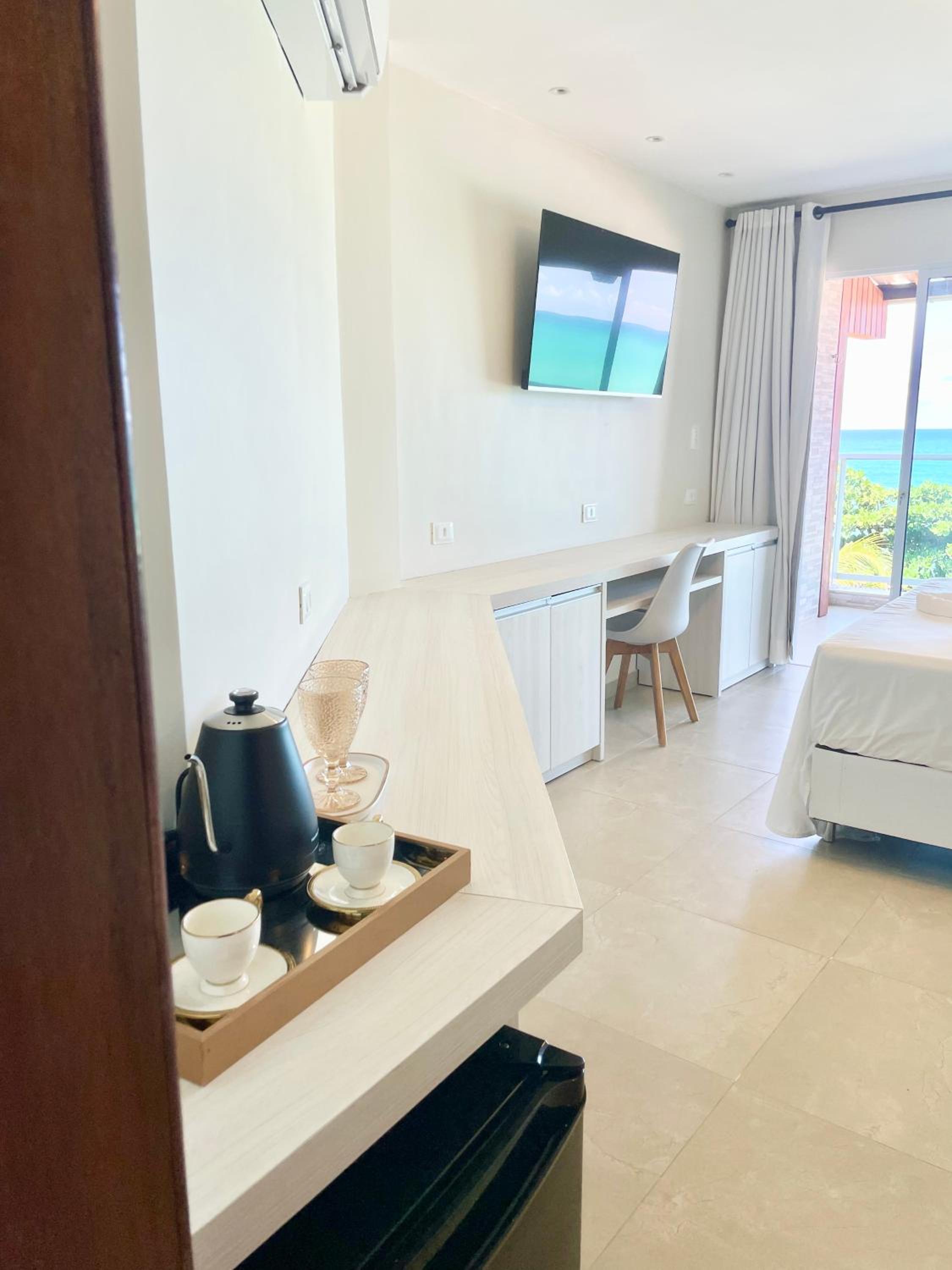 Superior Suite with Bath, Balcony and Sea View photo 3