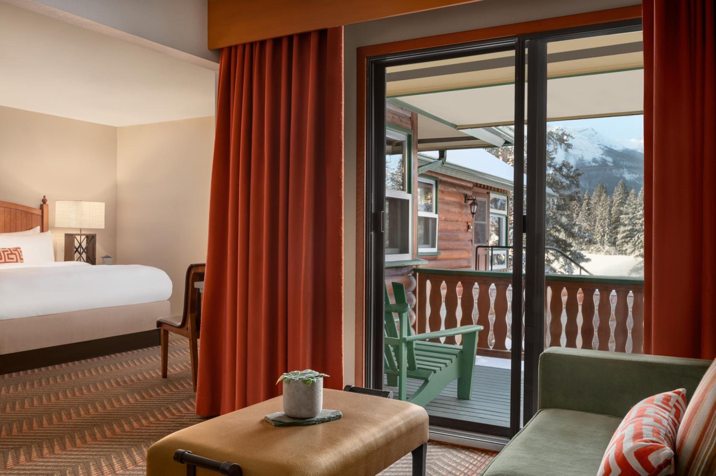 Junior King Suite with Fireplace - Photo 2