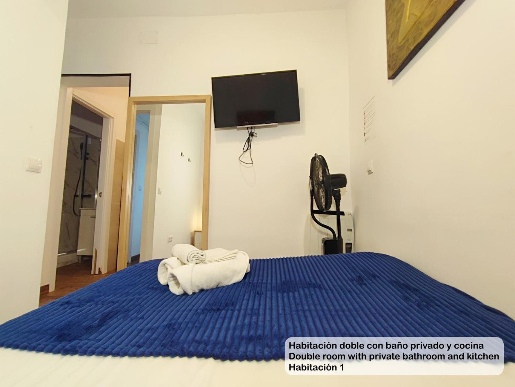 Double Room with Private Bathroom photo 3