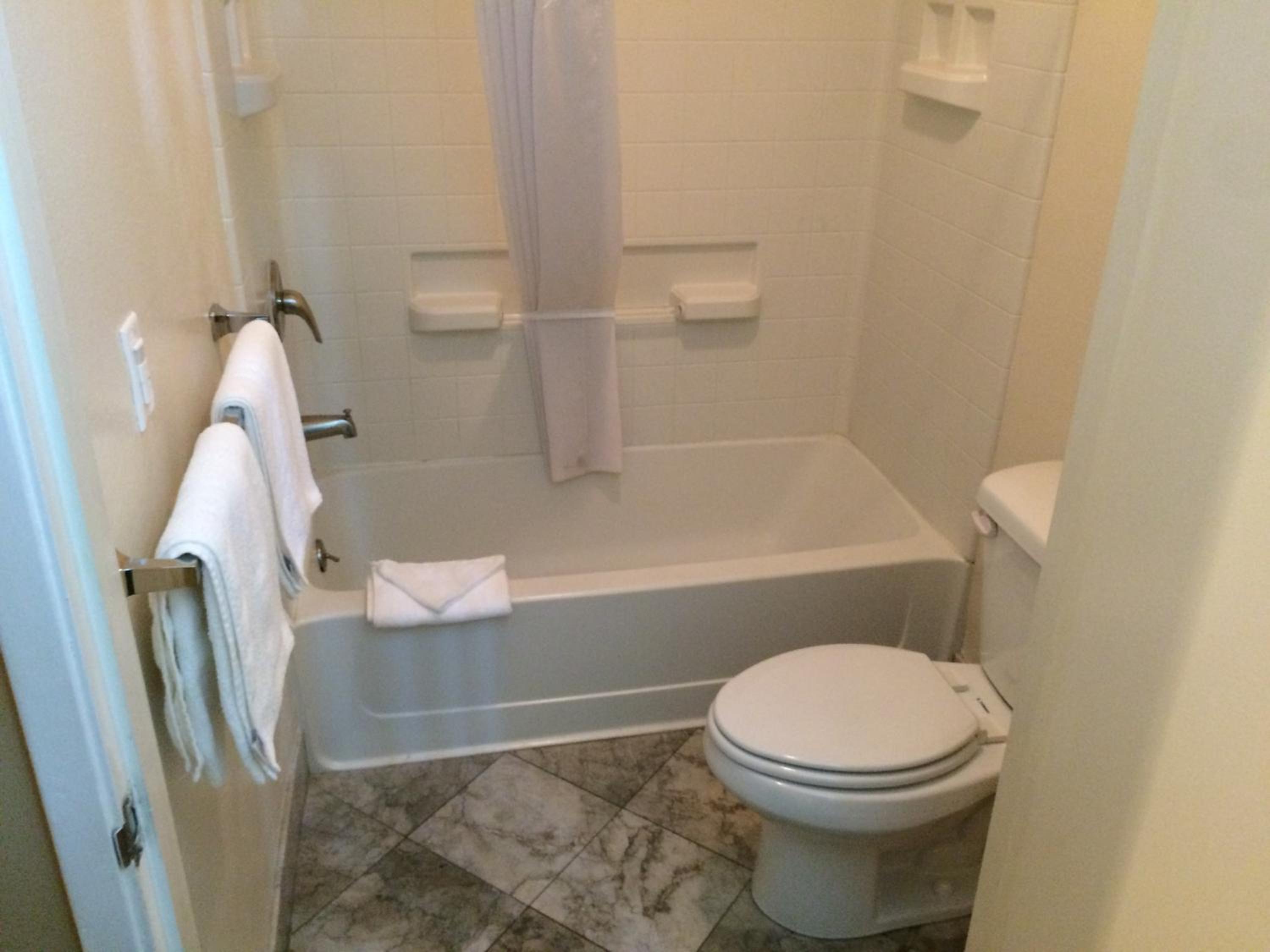 Deluxe King Room - Non-Smoking - Photo 2