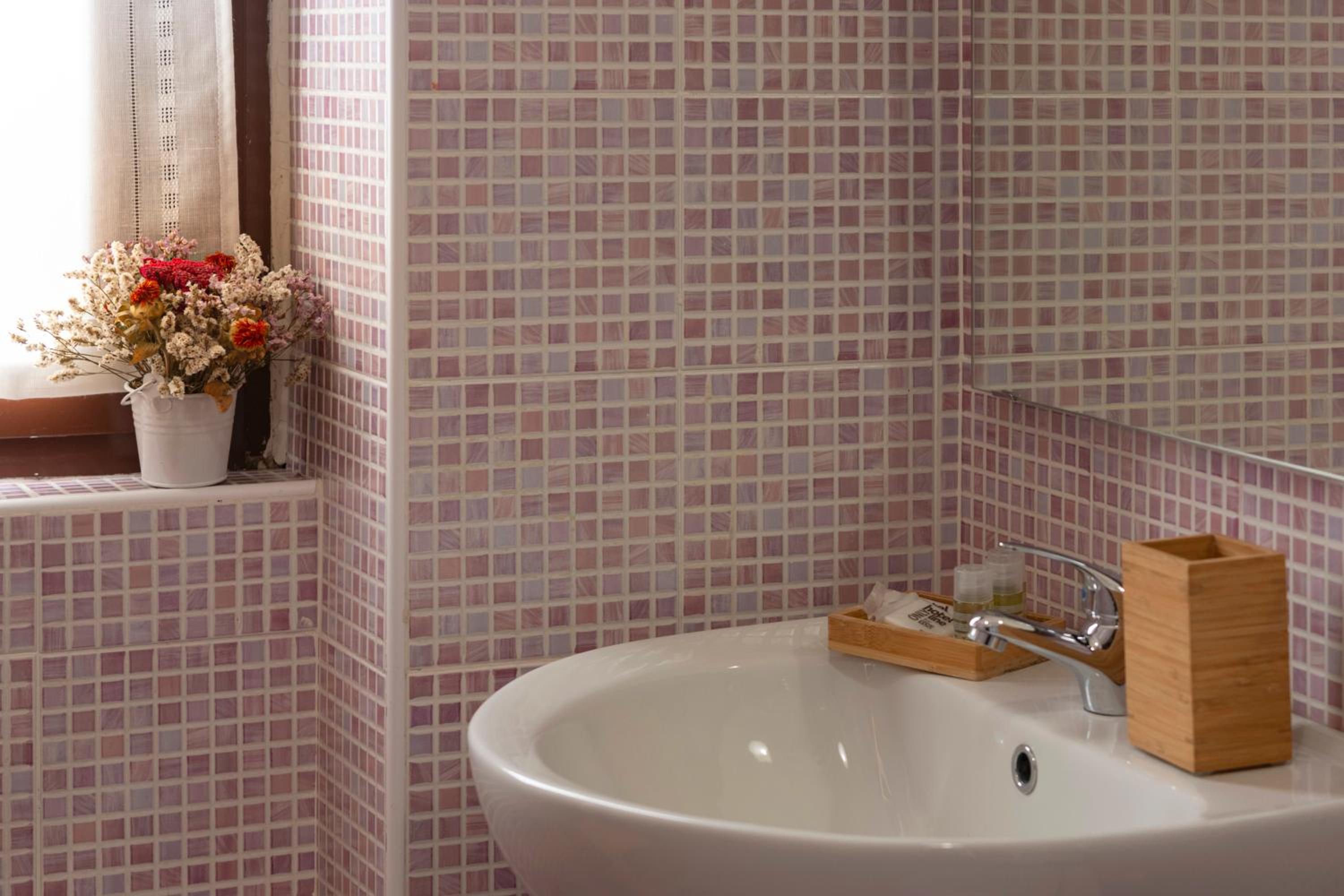 Double Or Twin Room With Private Bathroom photo 2
